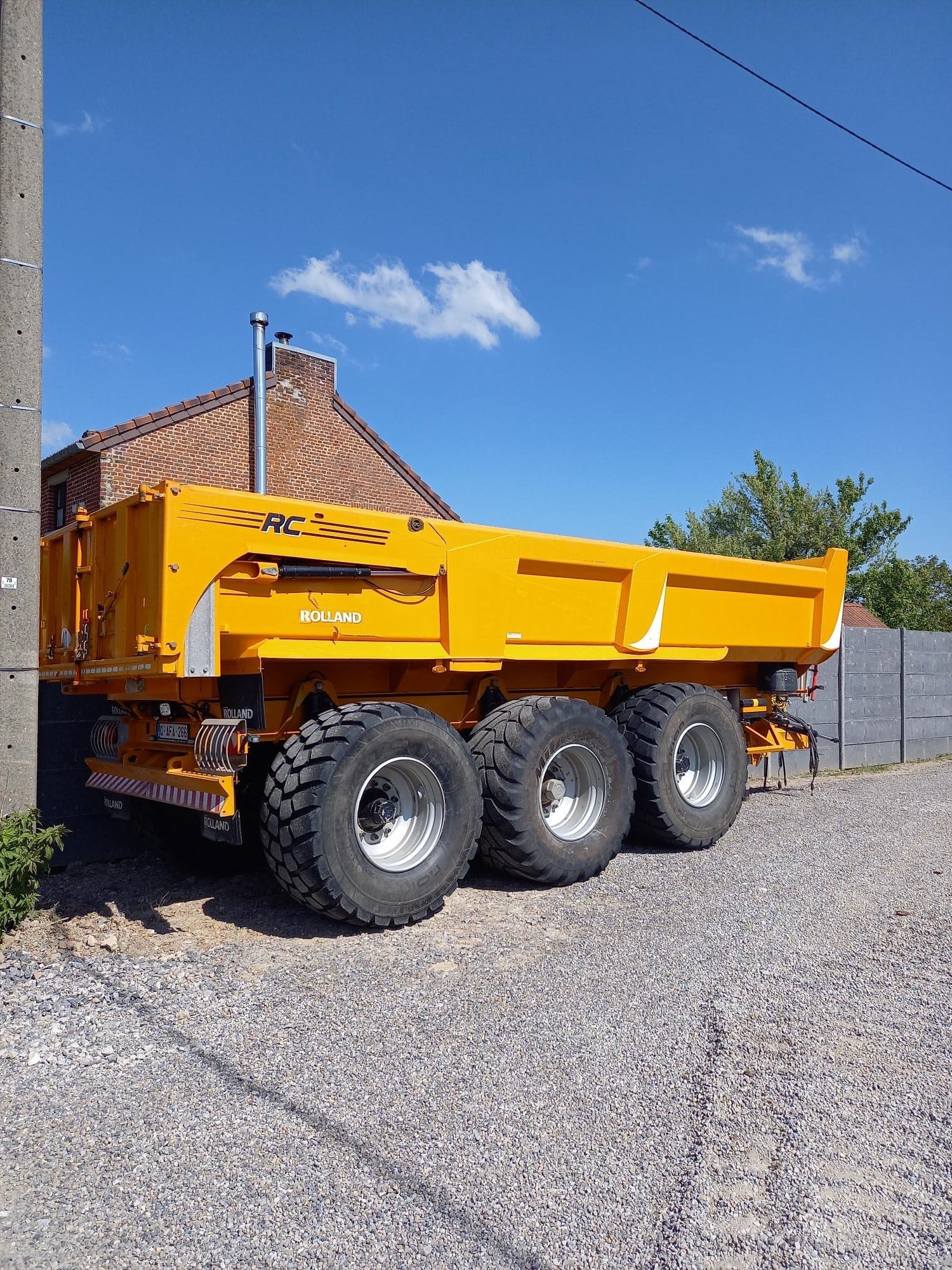 A VENDRE : Benne Roland RC... - Terrassement Raboz et Fils
