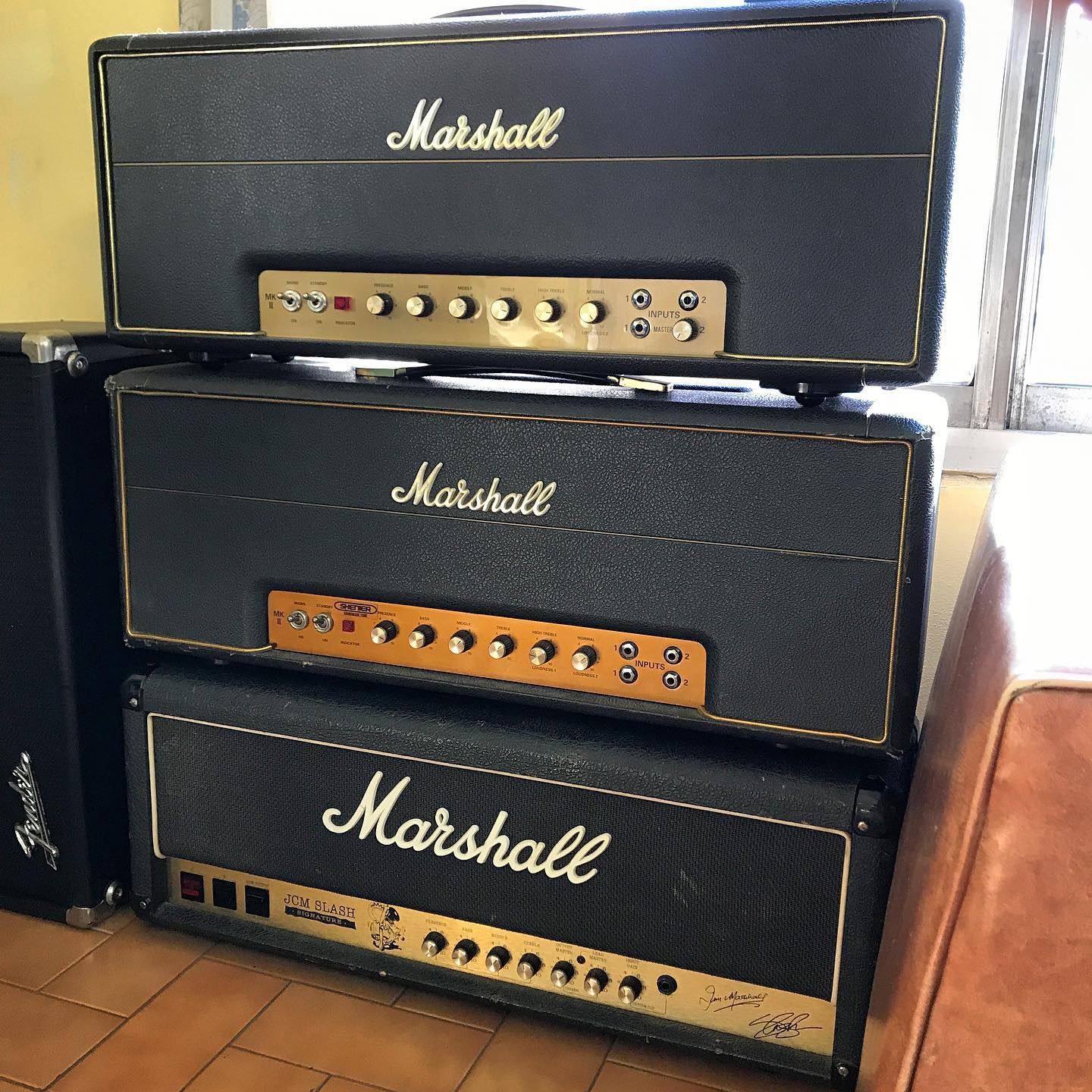 Shenier Handmade Tone - Las vistas del taller aka “Marshall Tower 