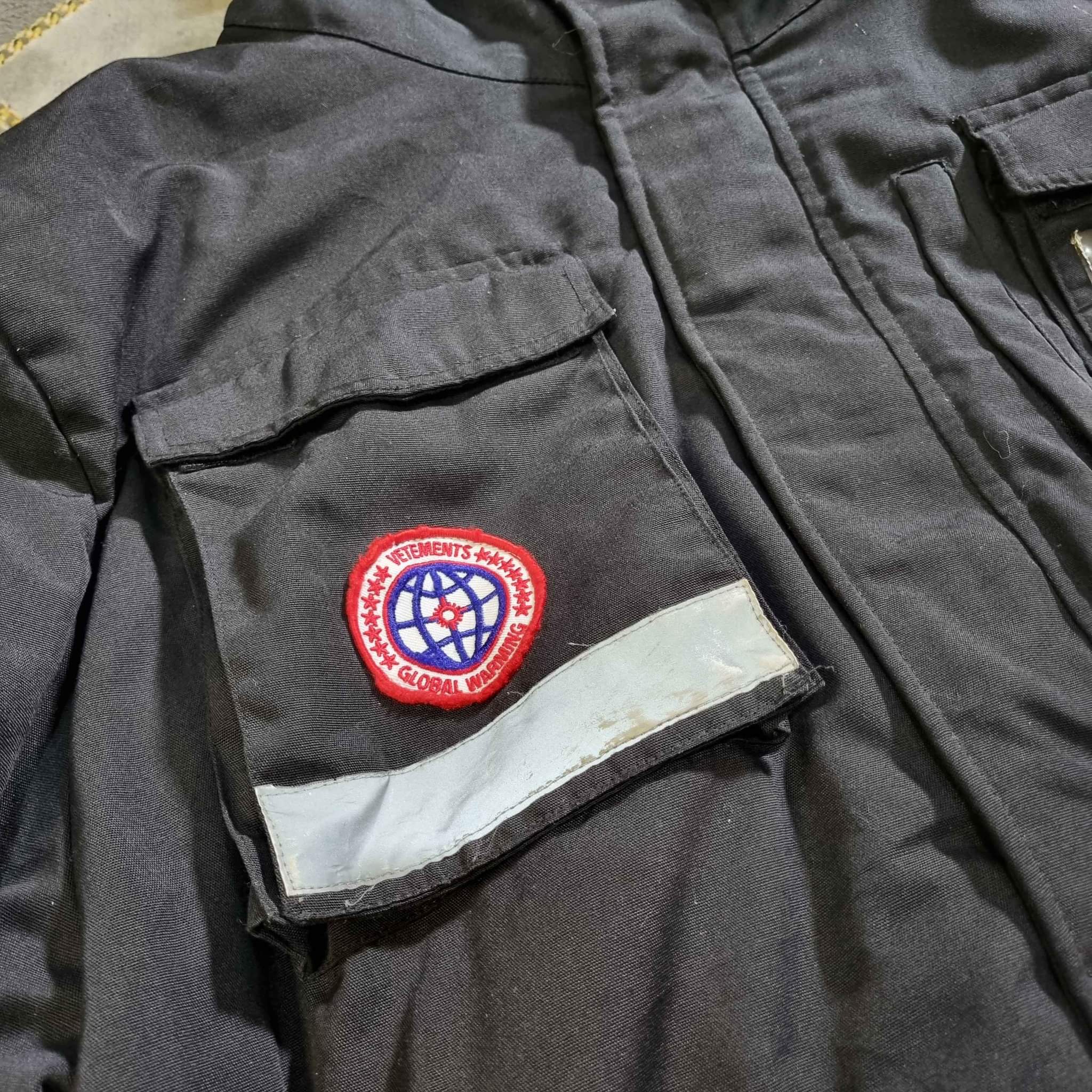 Vetements global warming parka ss17 original Harga Rp,4,500,0000 