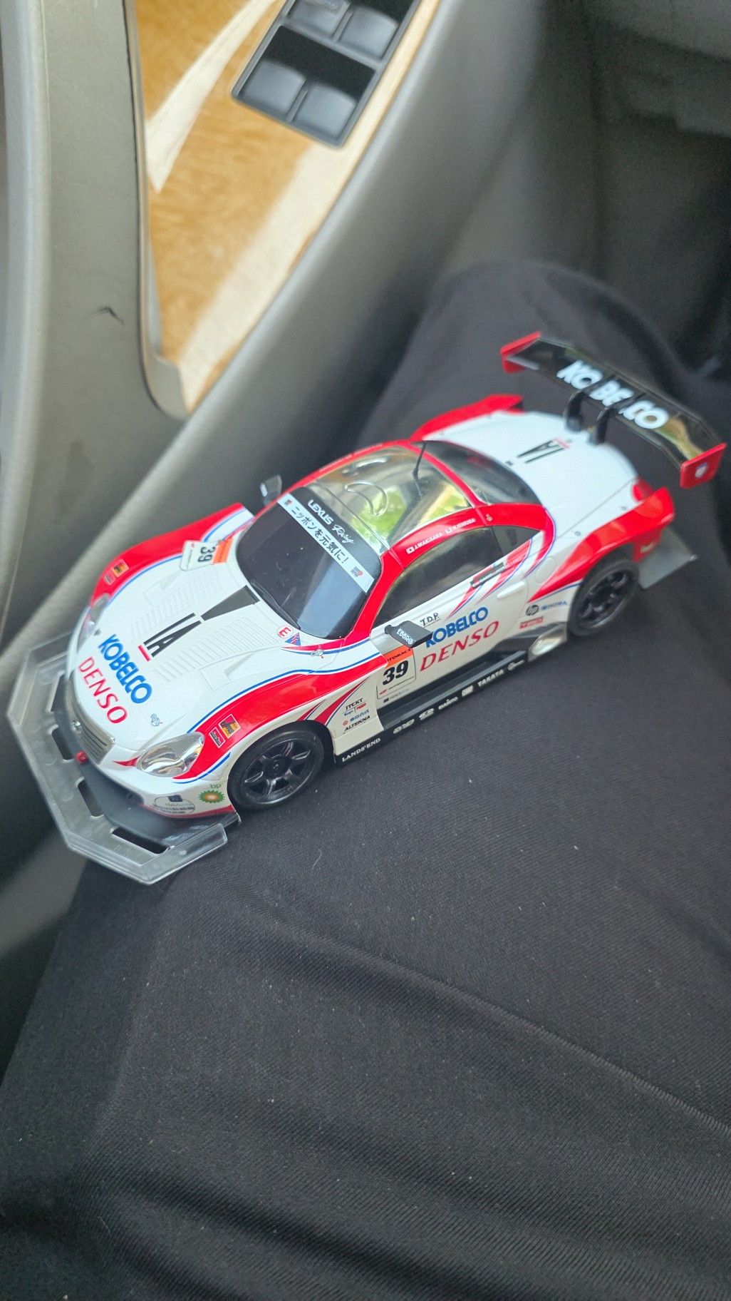 What helps improve Mini Z performance and consistency?