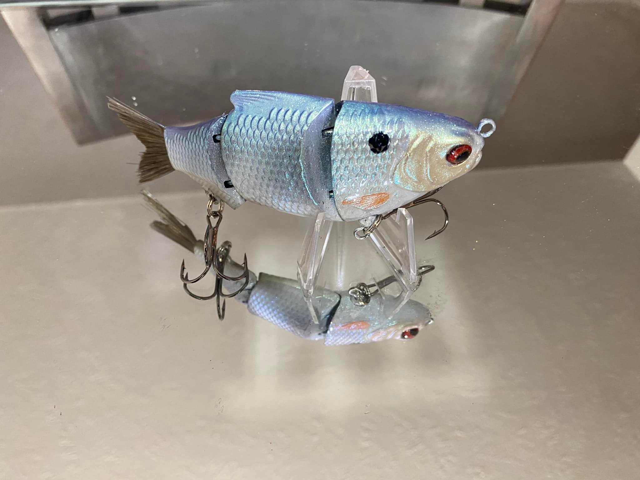 color changing fishing lures Yo-Zuri High Speed Vibe 2-7/8 oz. Sinking Hard Lure a radium reflective coating on the surface to reflect light from multiple angles in the water New Insect Lure Bee Casting