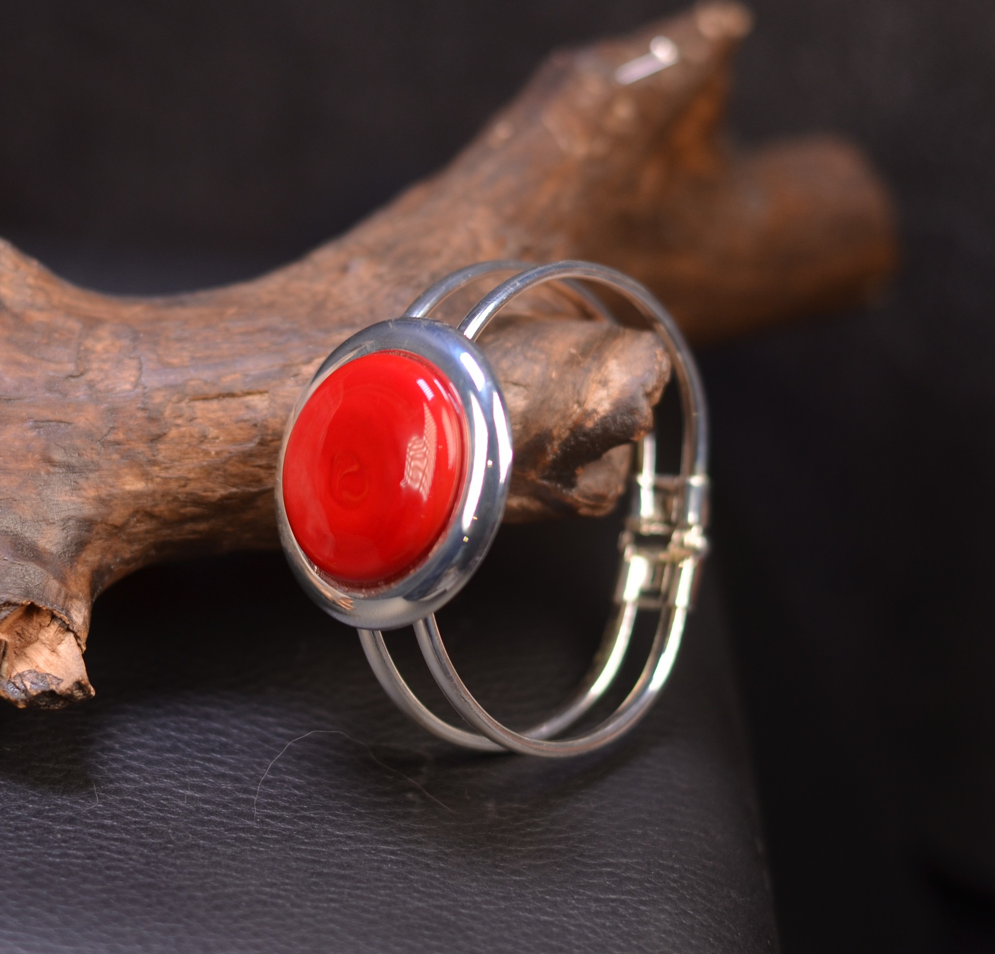 Bracelet Oriental En Métal Avec 3 Cabochons De Verre - Style Ethnique, Occasion Mais Porteur De Charme