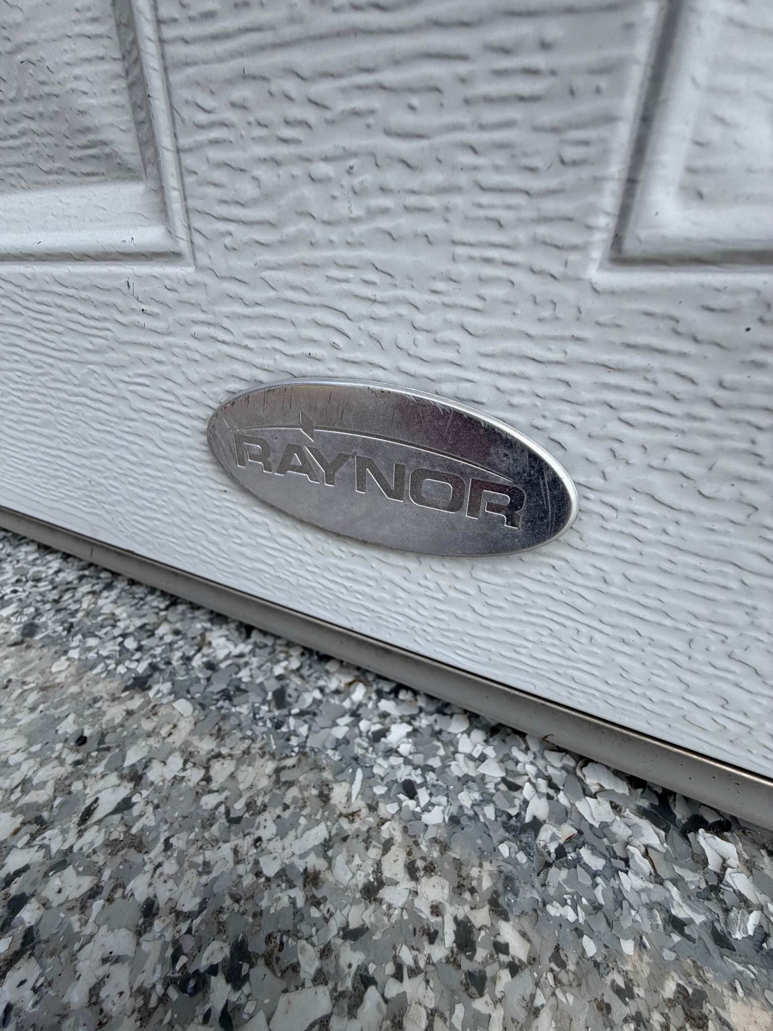 Raynor Affina Centura White Garage Doors - Property Rentals - Tennyson ...