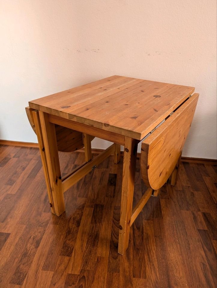 Klapptisch aus Massivholz von IKEA - End & Side Tables - Munich, Germany | Facebook Marketplace