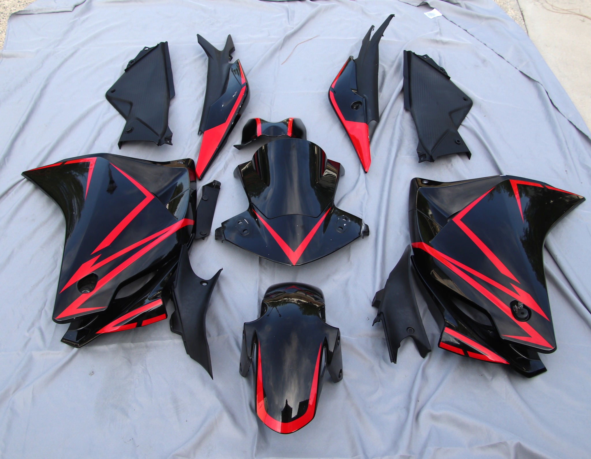 Honda CBR250R fairings for sale with hairline crack - $300 shipped