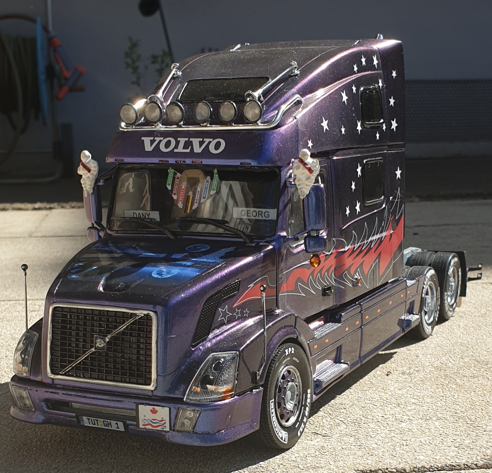From Georg Hennemann : Volvo VN780 1:24 scale Send your Italeri