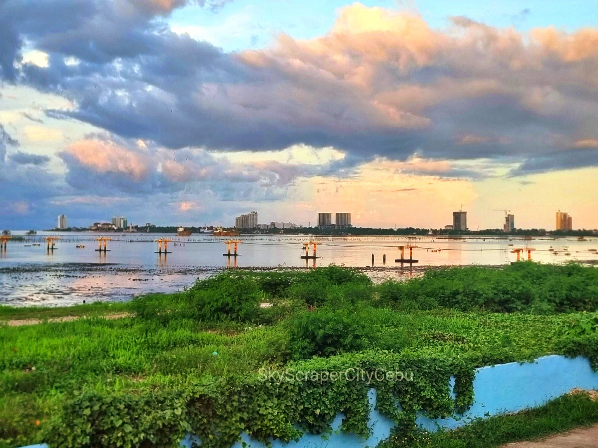 The Punta Engaño skyline... - SkyscraperCity - Cebu Updates