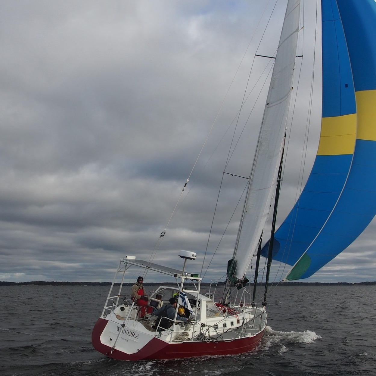 Sailing with Wandra