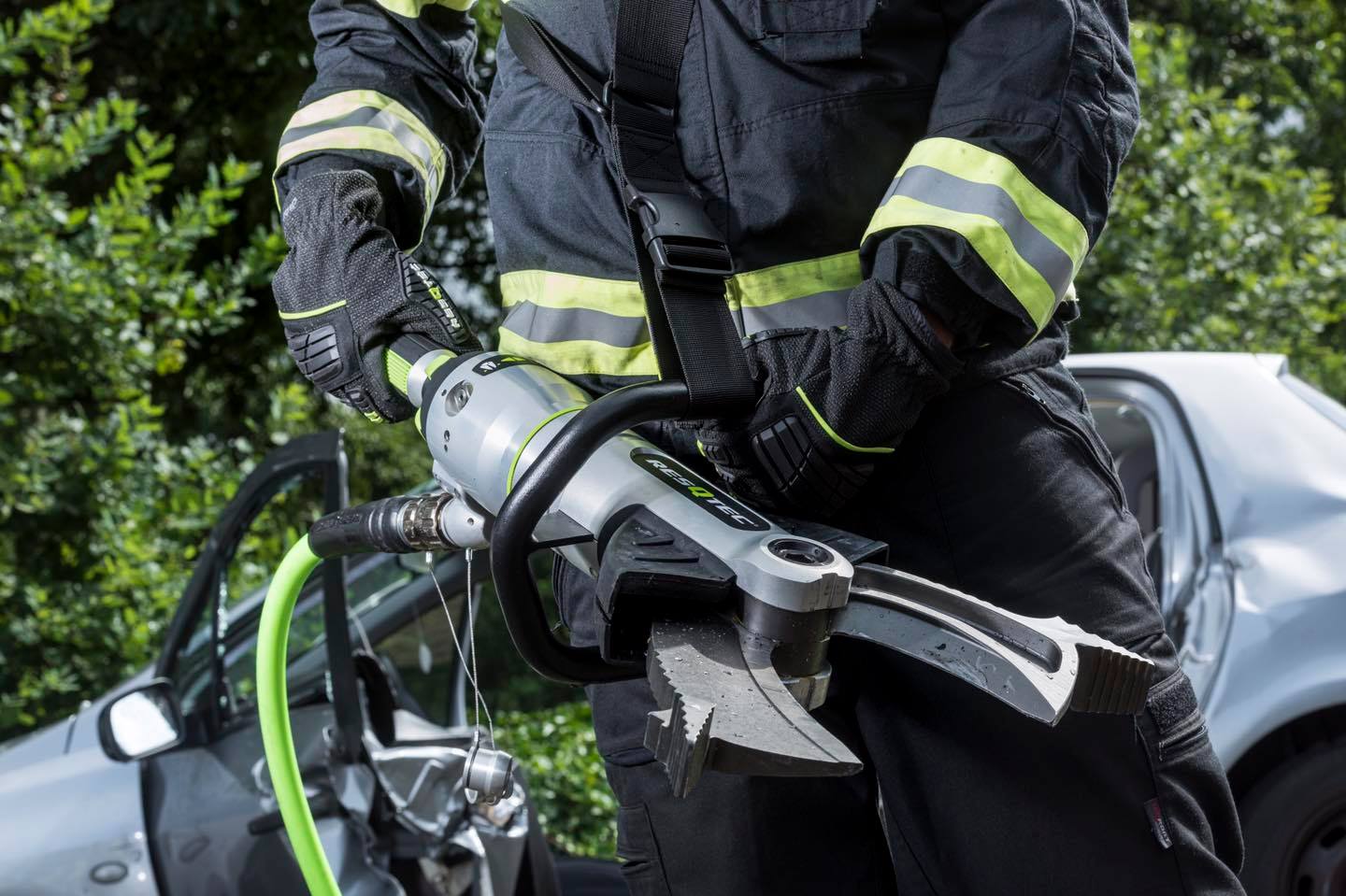 Resqtec - The G4WX: light weight combi tool designed for...