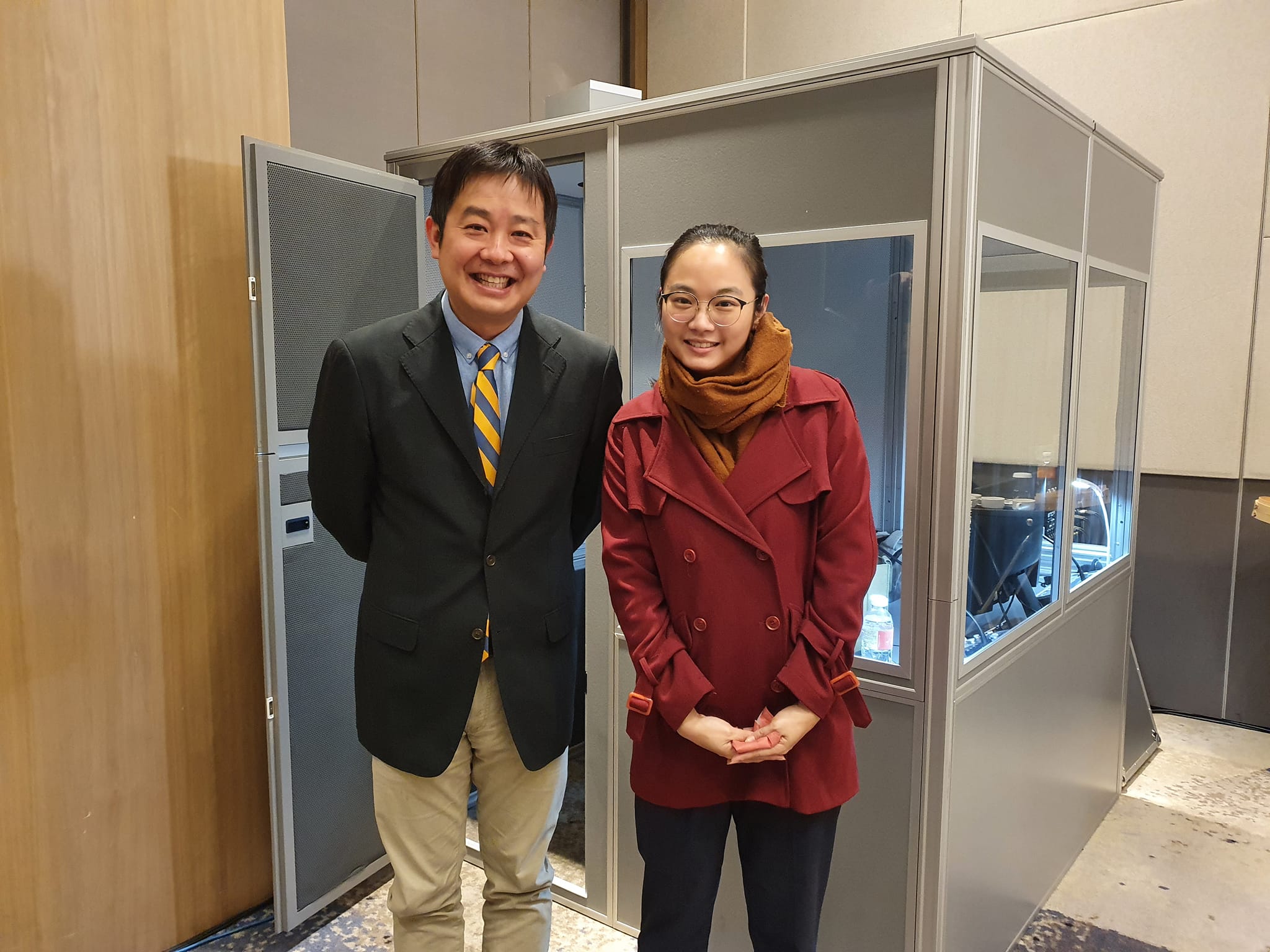 文藻外語大學翻譯系暨碩士班 - 上週擔任本系黃育文主任的同步口譯搭檔是我們翻譯系畢業的校友Angela喔！Angela... | Facebook