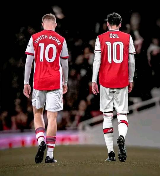 Who deserves jersey number 10 for Arsenal?