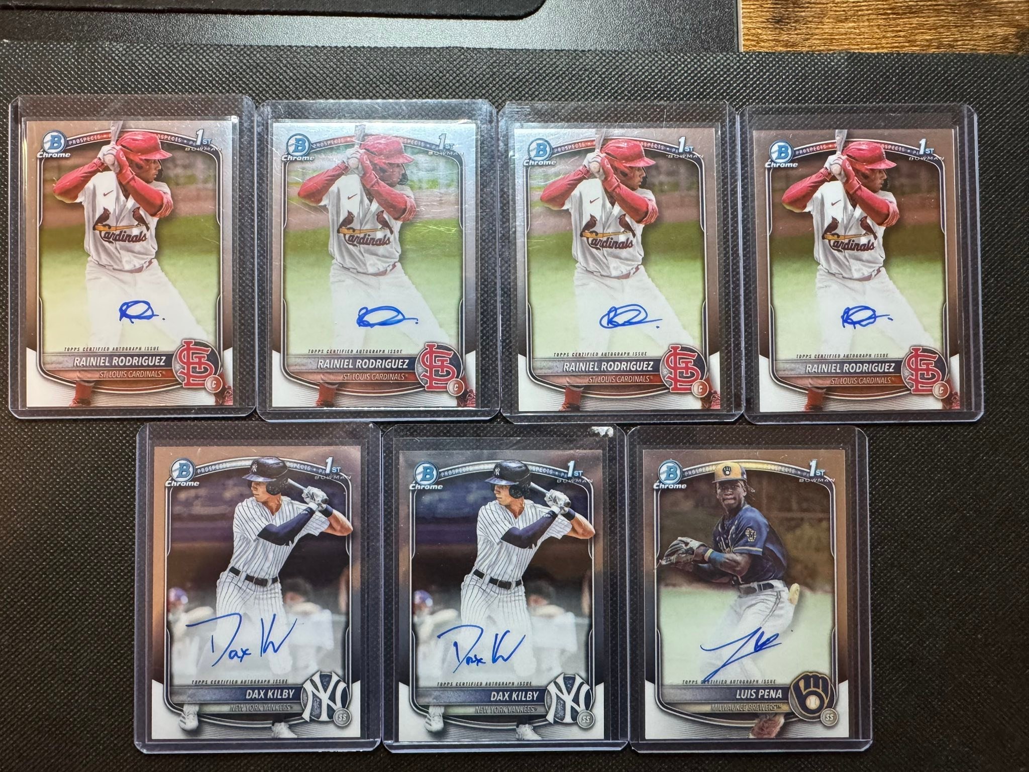 What is the value of a 2025 Bowman Chrome Fernando Mendoza auto?
