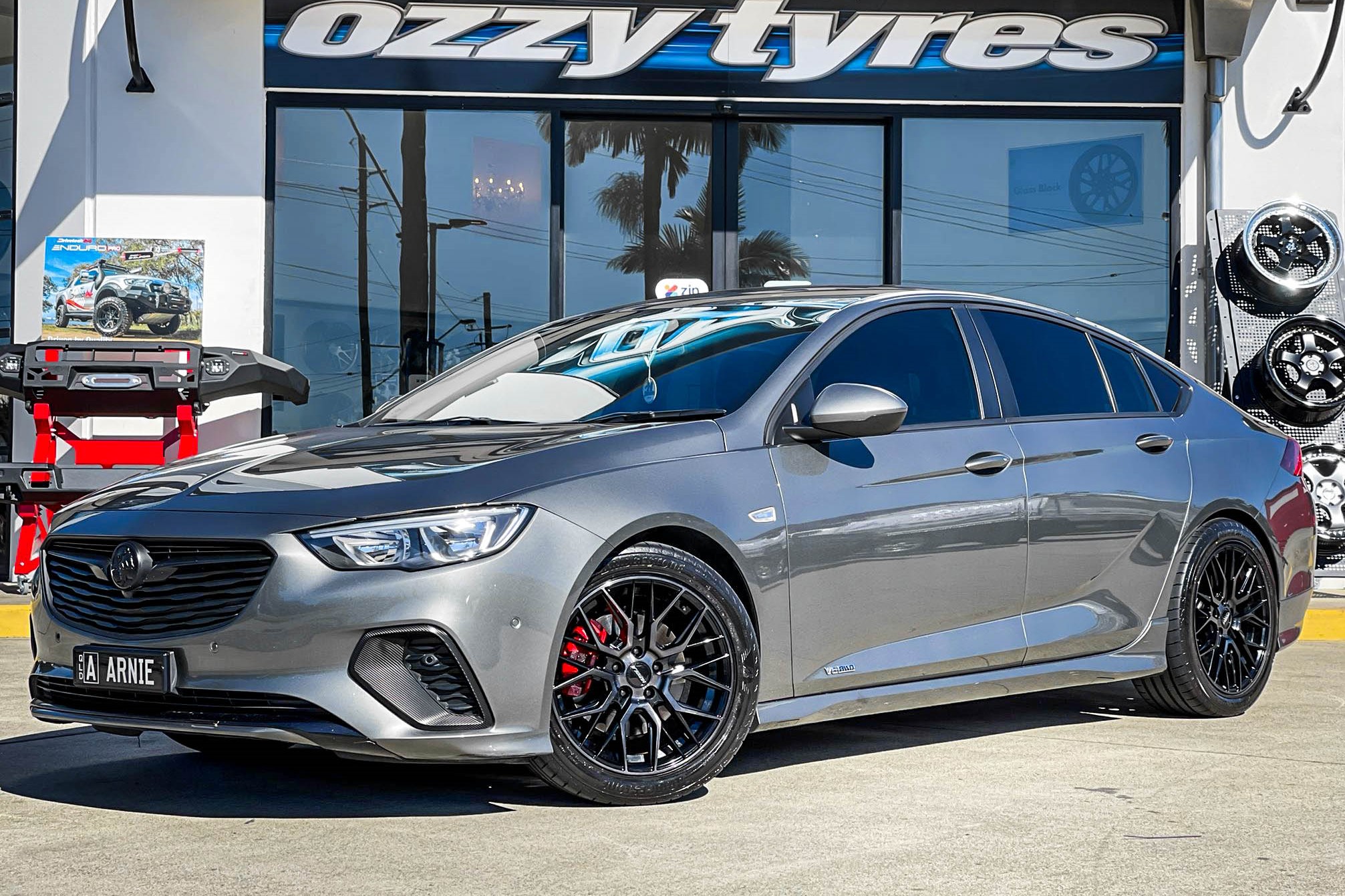 Ozzy Tyres - Now thats even Hotter !! Holden Commodore RS...