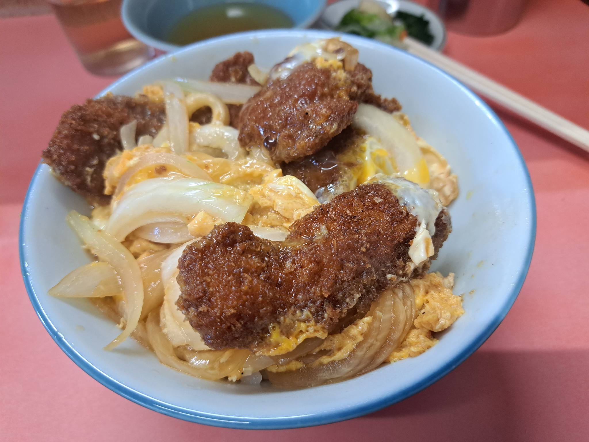 愛媛県四国中央の居酒屋ダイニング無限さん ランチ営業のカツ丼並(660