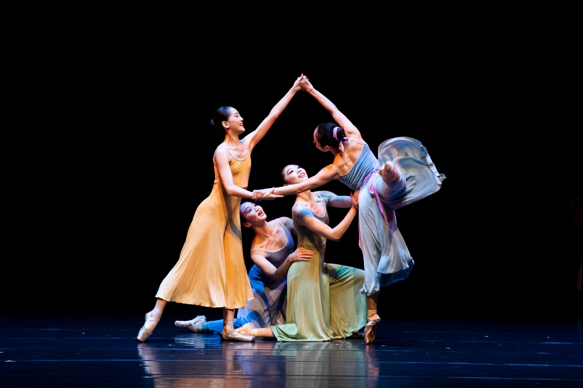 台北首督芭蕾舞團 Taipei Capital Ballet - 第一幕第一景[廣場] 攝影:陳德政 | Facebook