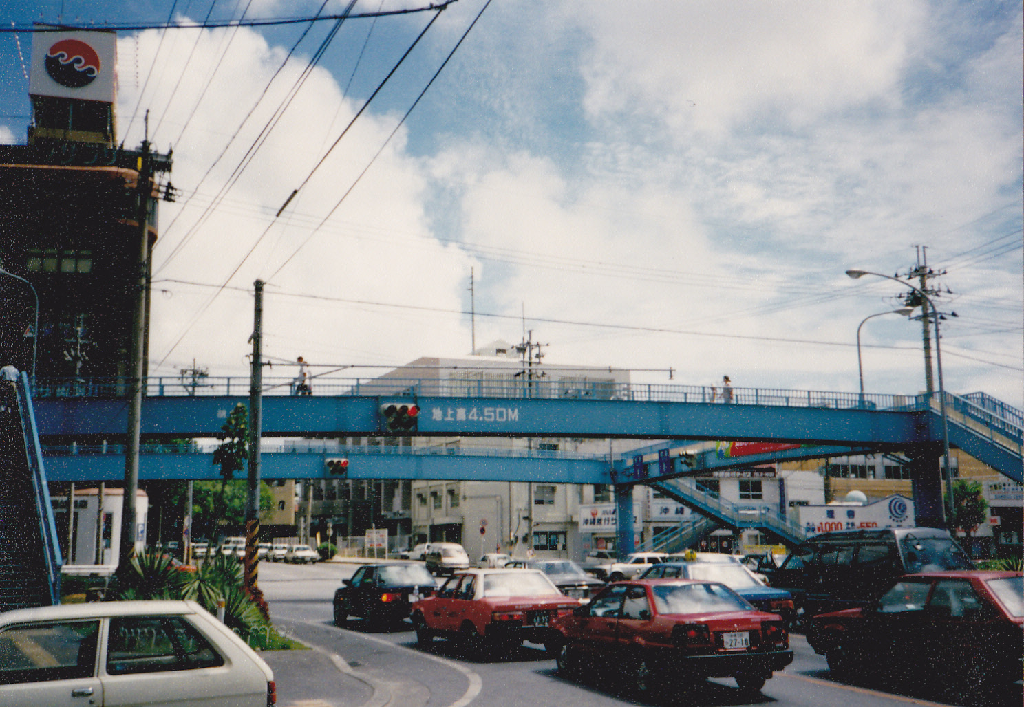 kadena gate 2
