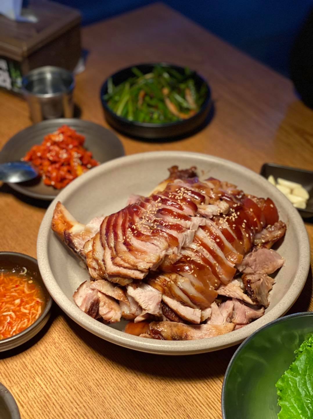 十年韓餐無人問 - [年營業額破億的豬腳名店] leebokjib(리복집)... | Facebook