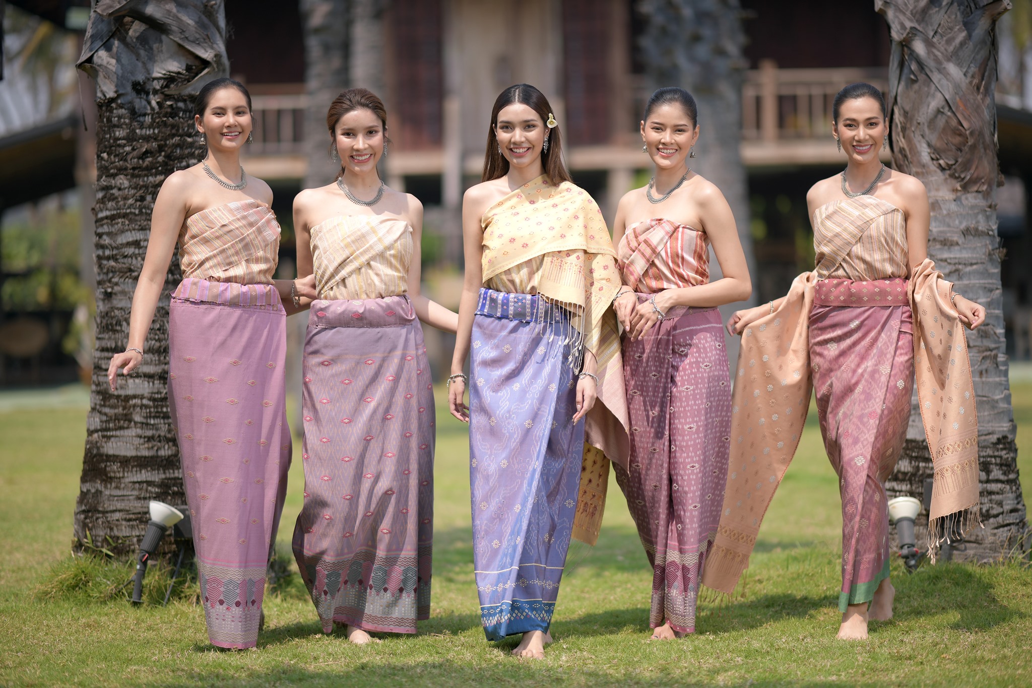 นุ่งซิ่นSIRITH... - นุ่งซิ่นSIRITHORN•silk product & homestay•