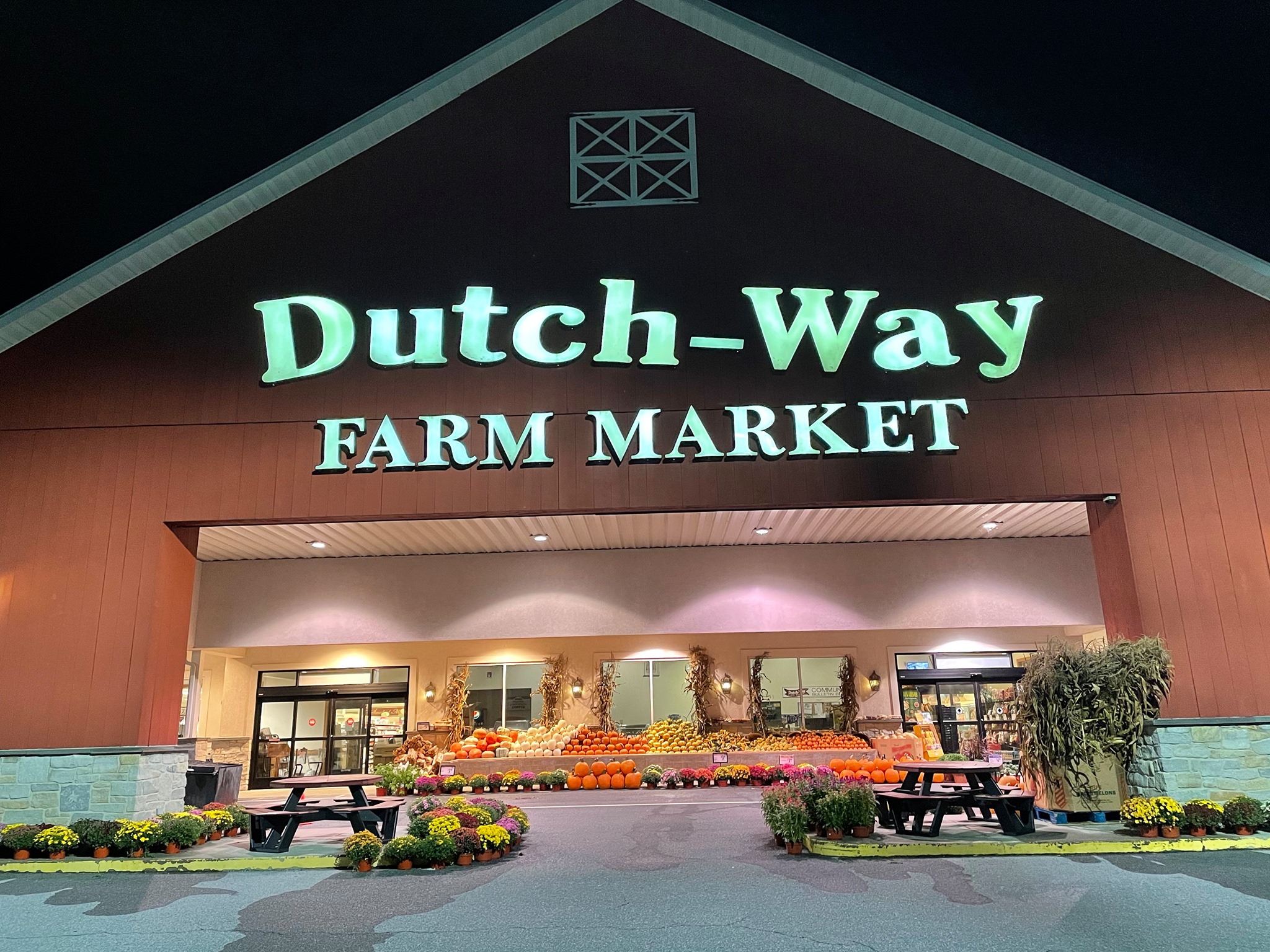 Dutch-Way - 🍁🌽🌾 Fall favorites are HERE! Pictured is our...
