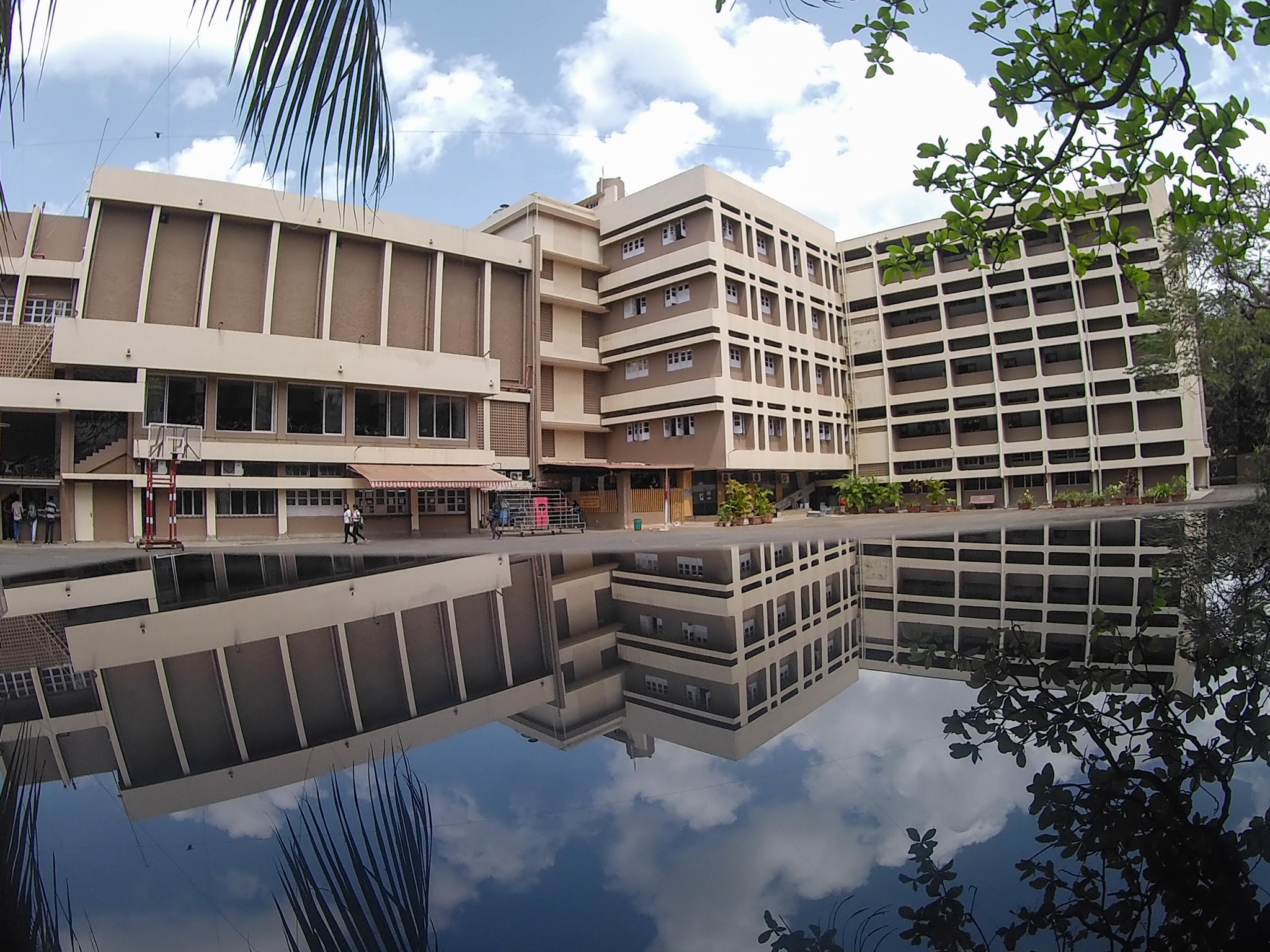 M. L. Dahanukar... - M. L. Dahanukar College of Commerce