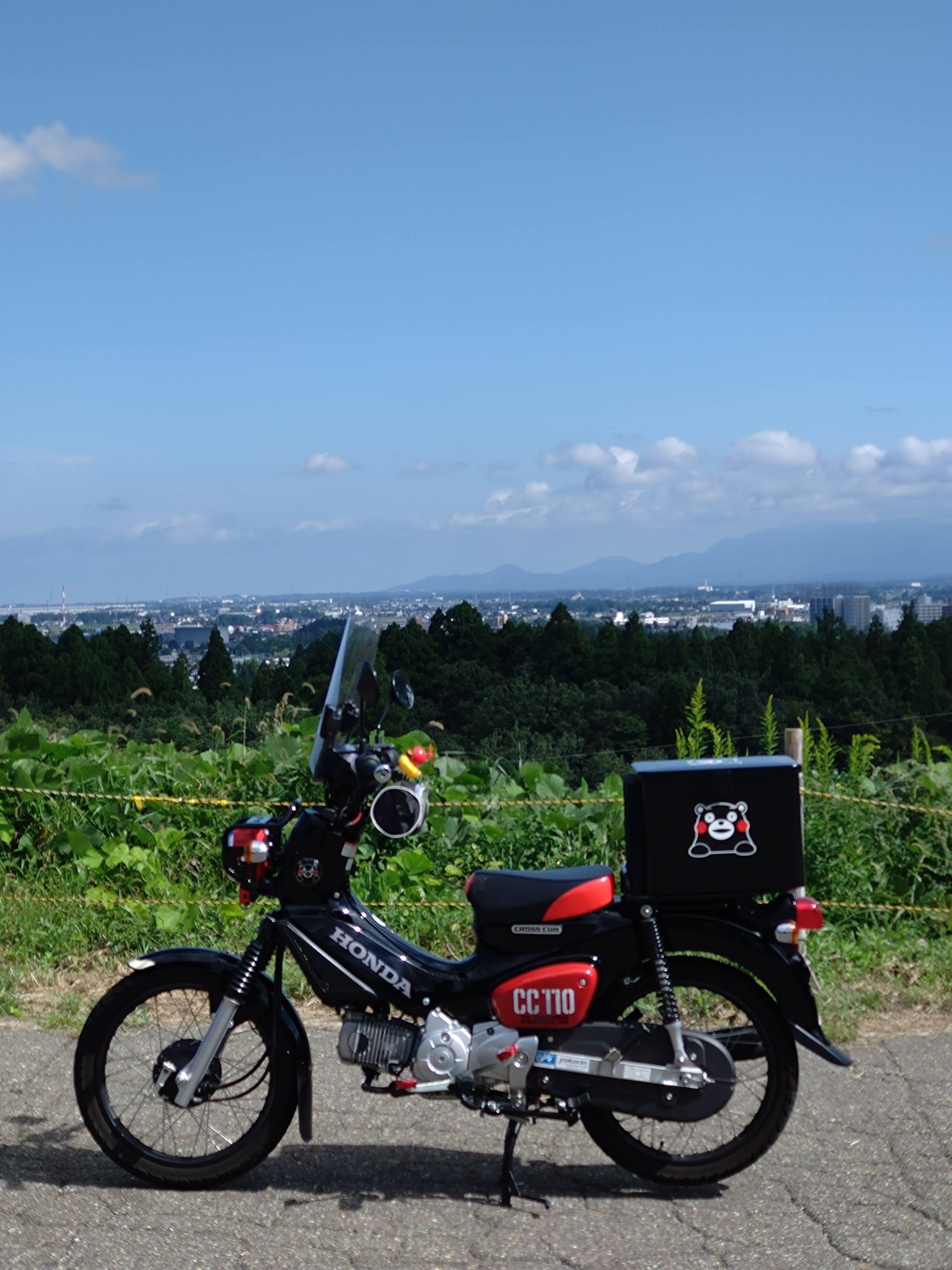 愛媛でクロスカブ110 JA60 レッグシールド付きプコブルーに乗ってい