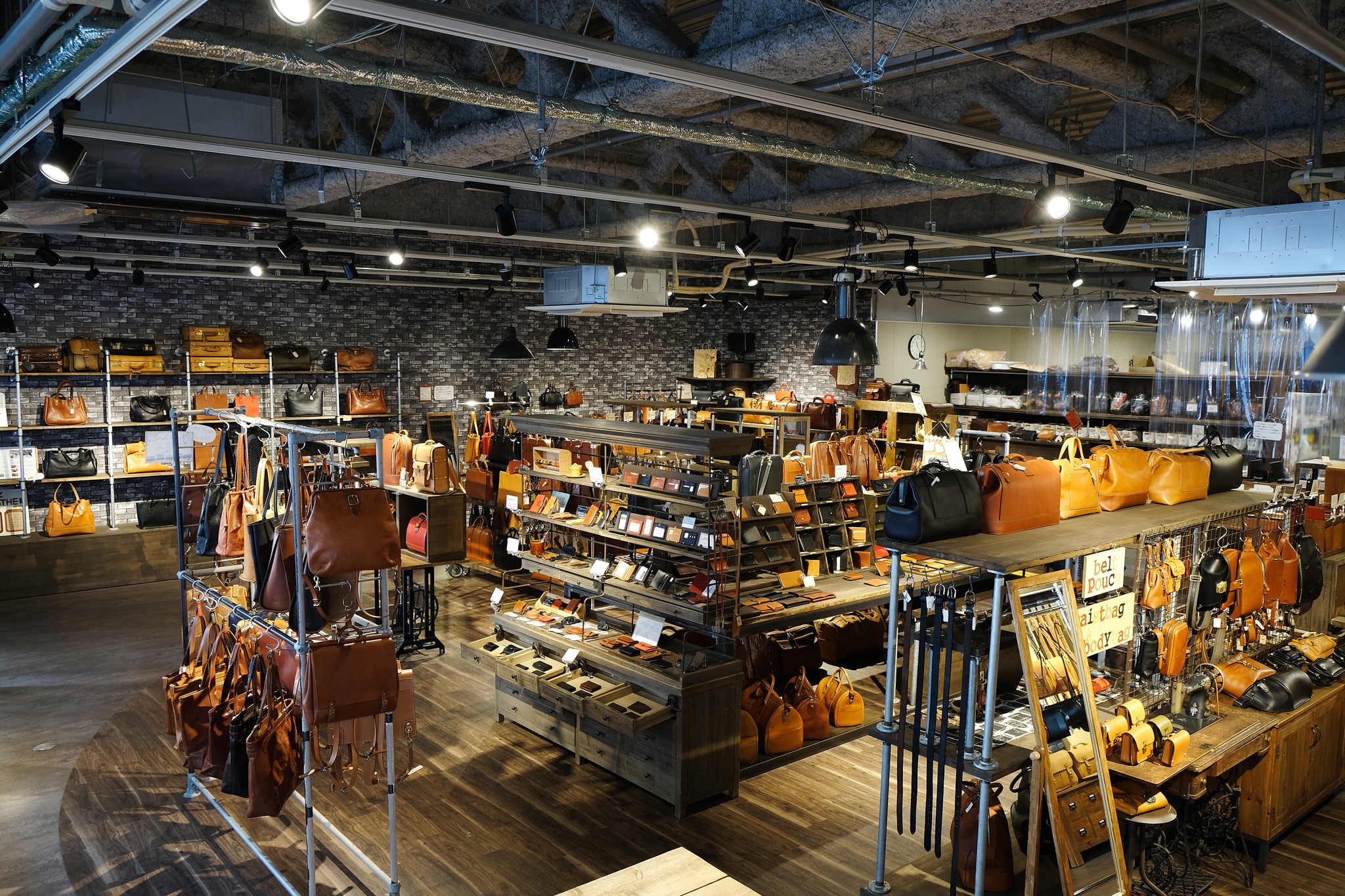 HERZ - ヘルツ 大阪店 | Osaka Osaka