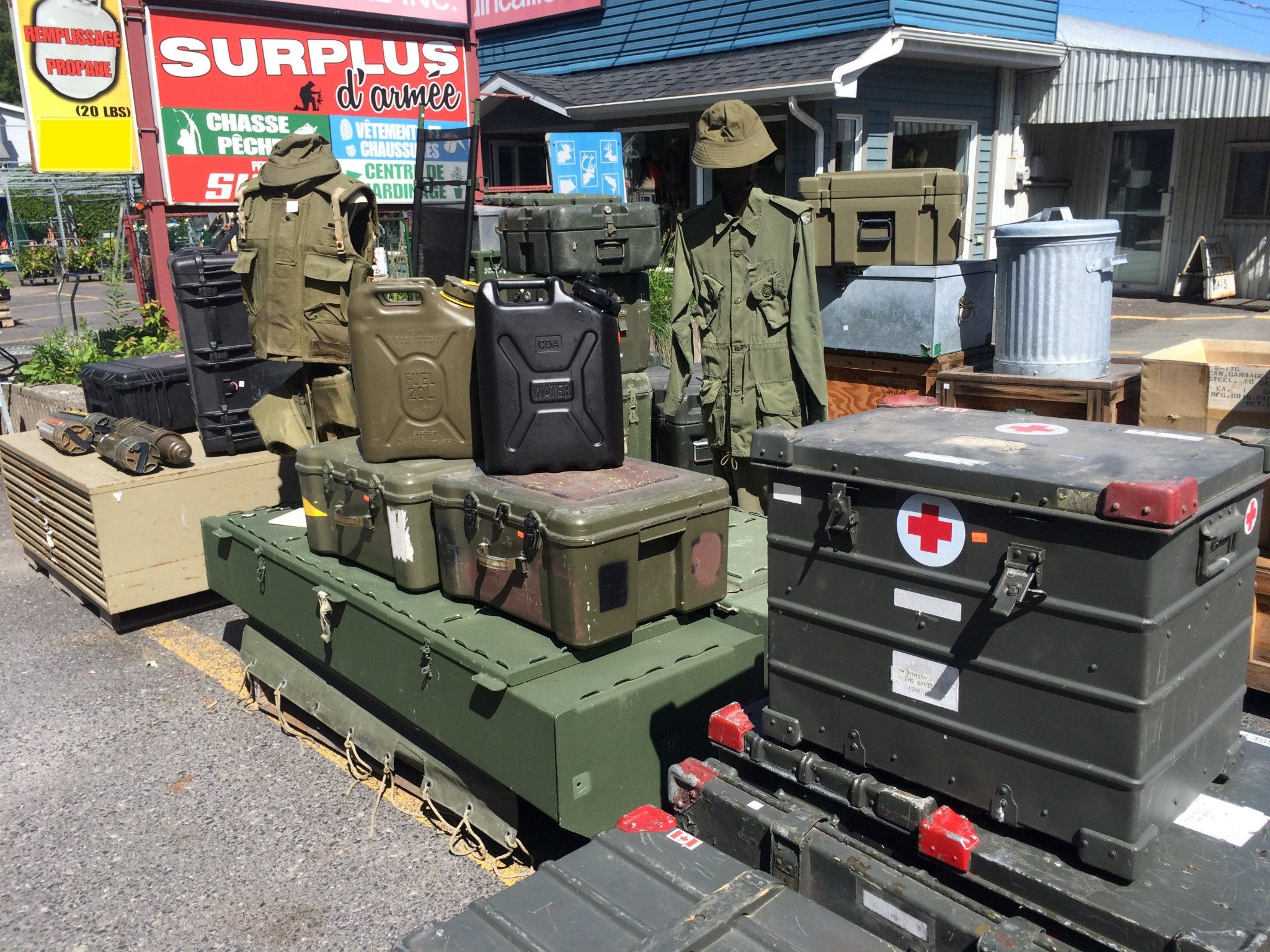 Caisses coffres militaires, Military boxes. - Trunks & Chests ...