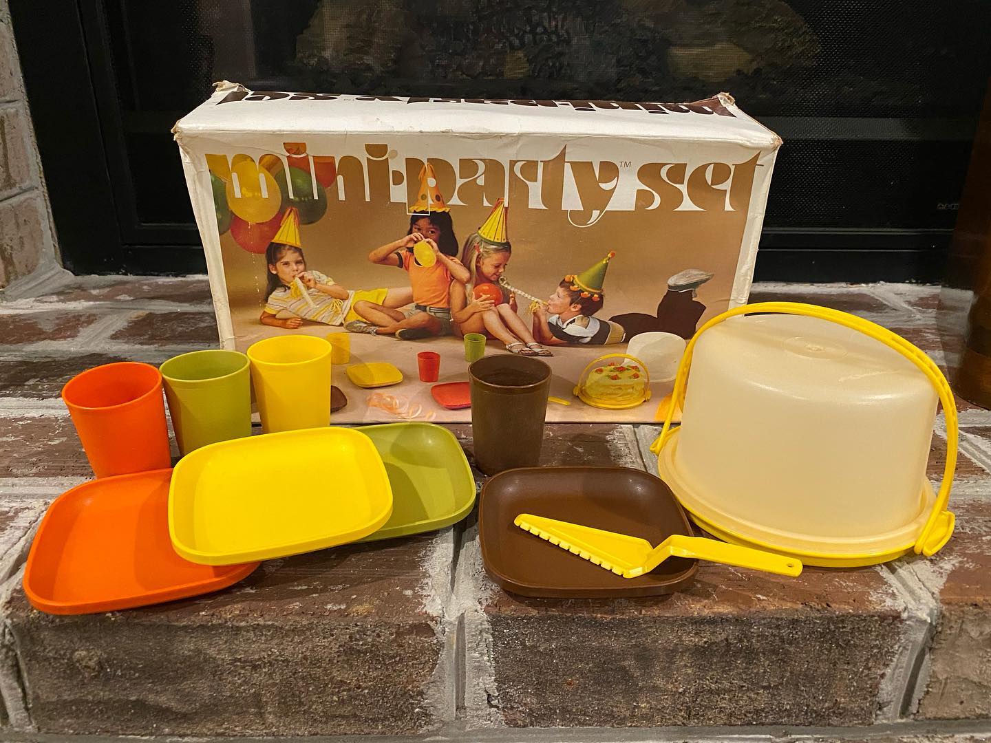 MY FAVORITES! 1970's TUPPERWARE MINI SERVE-IT SET is definitely on