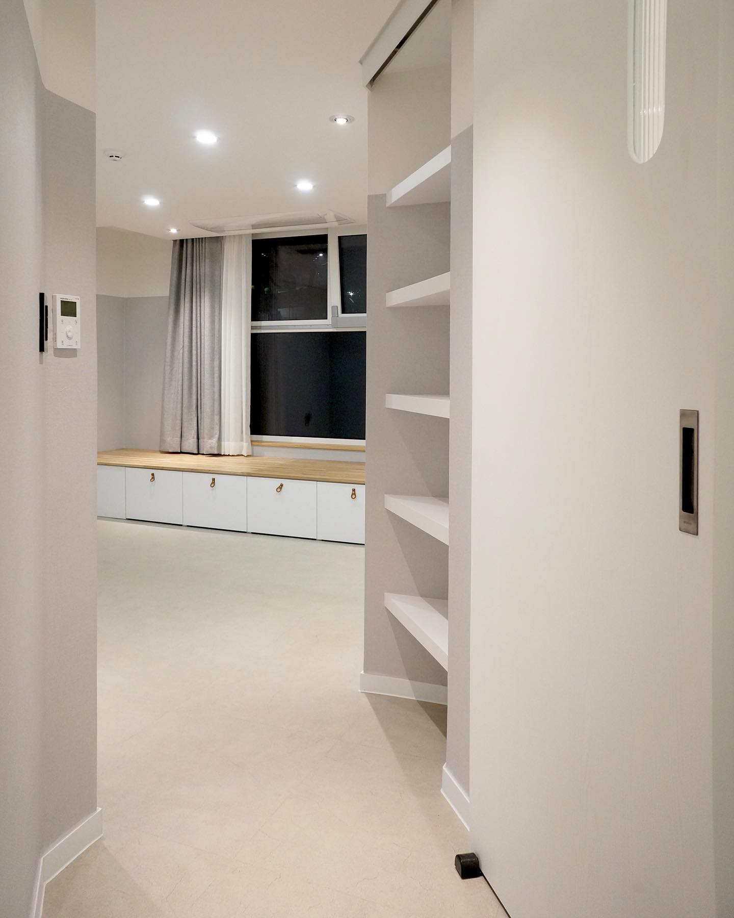 GADA design - #화명동다세대신축_202 복도 형태의 입구가 톡특한 두 아이의 방이예요.....