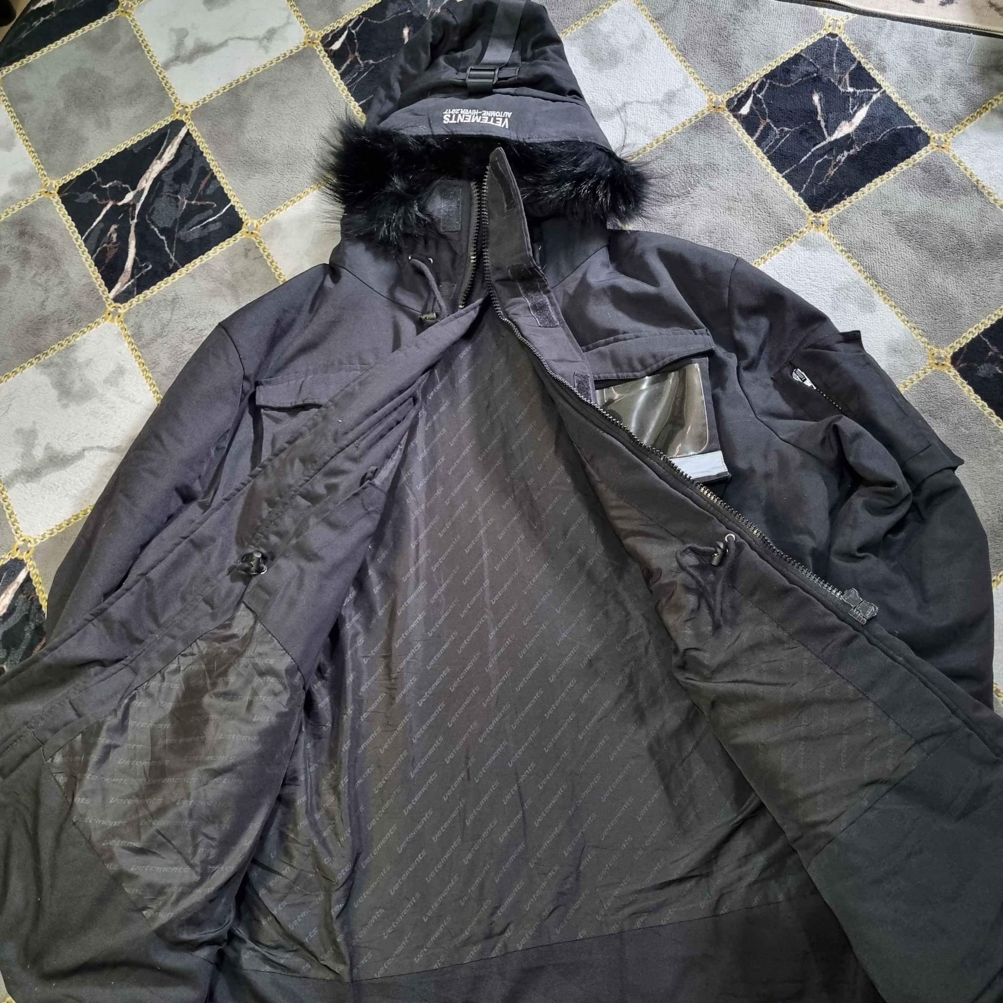 Vetements global warming parka ss17 original Harga Rp,4,500,0000 