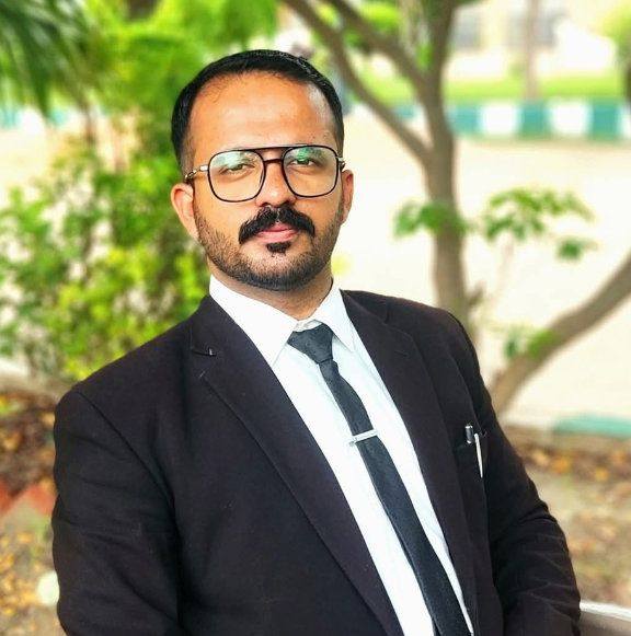 Adv Qamar Abbas