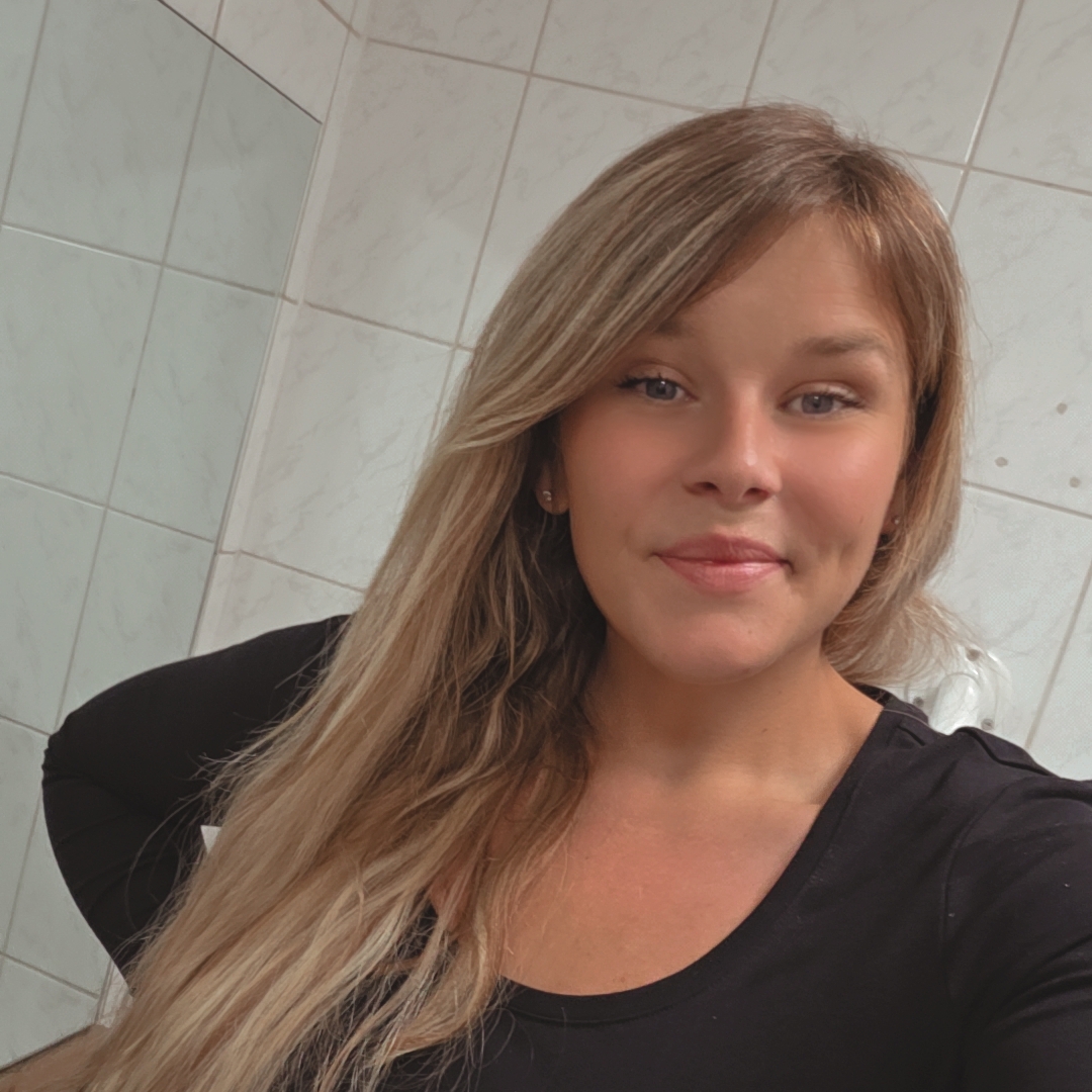 Broughton North Lincolnshire Community Page | Hello! My name is Paris ...
