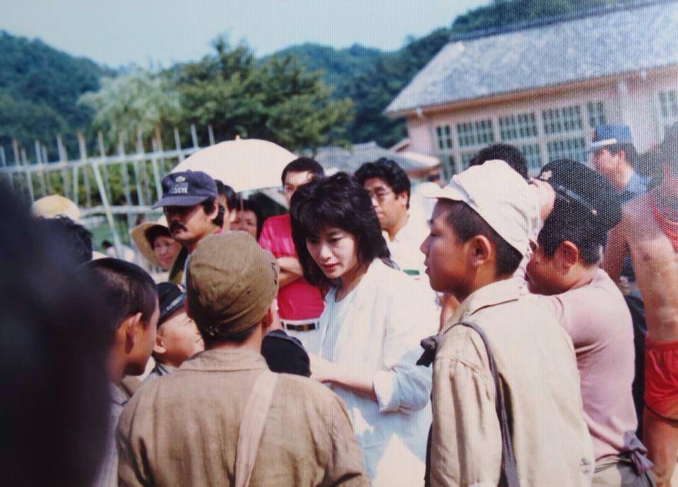 この写真も何度も登場ですが、瀬戸内少年野球団のロケに夏目雅子さんが