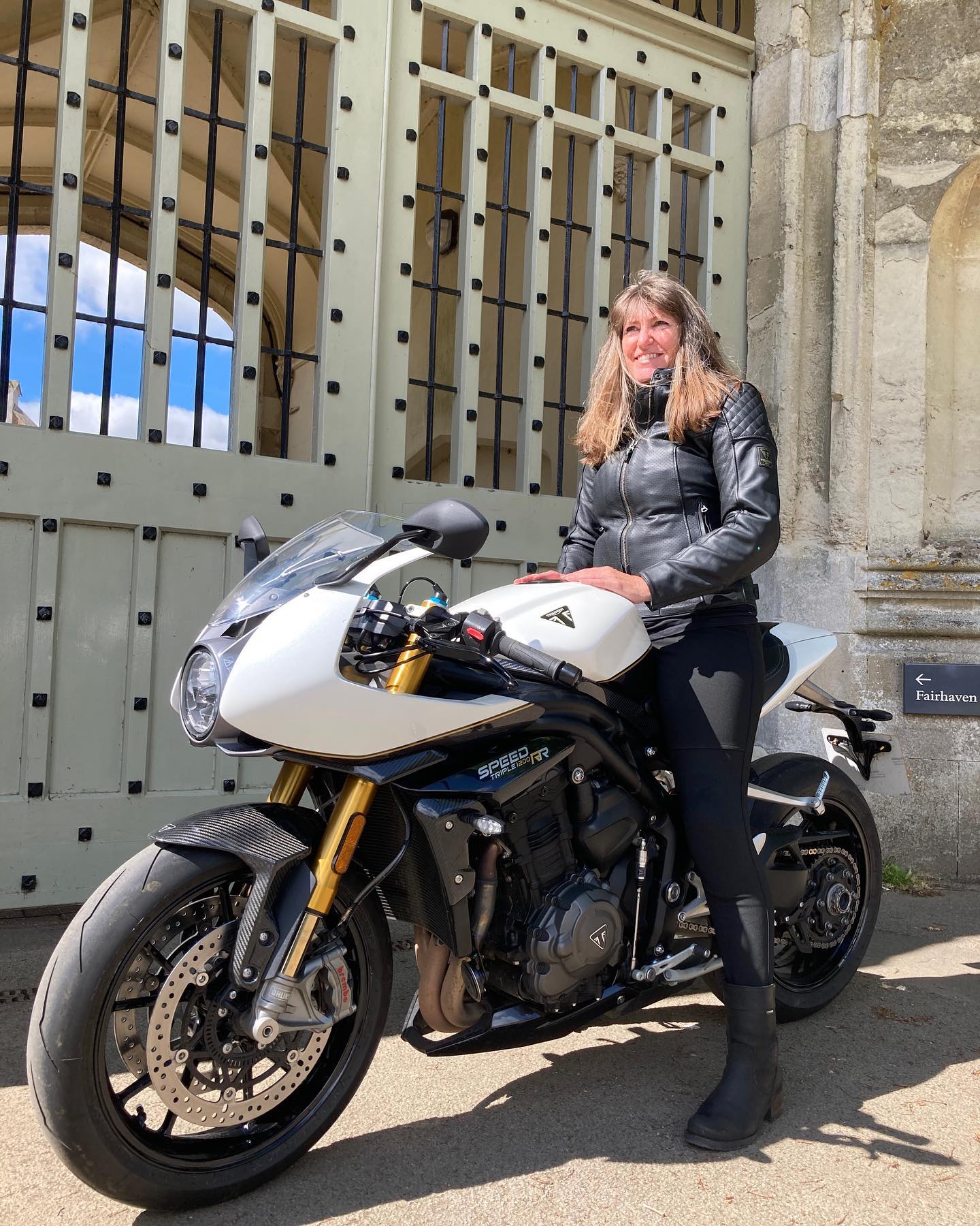 I love these photos @_dreamontwowheels took of me on the Triumph