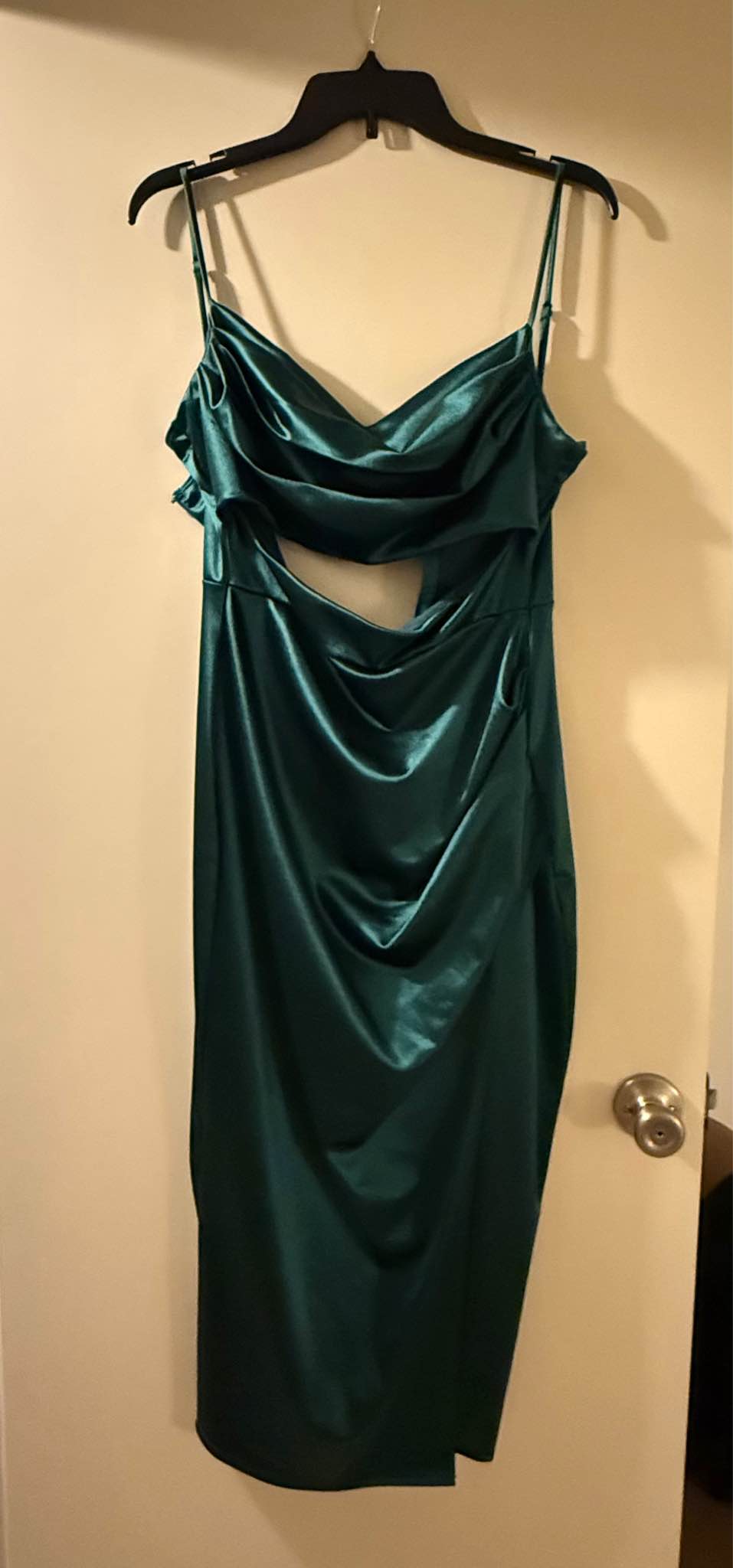 green windsor dress Worn once to a wedding size Large emerald high