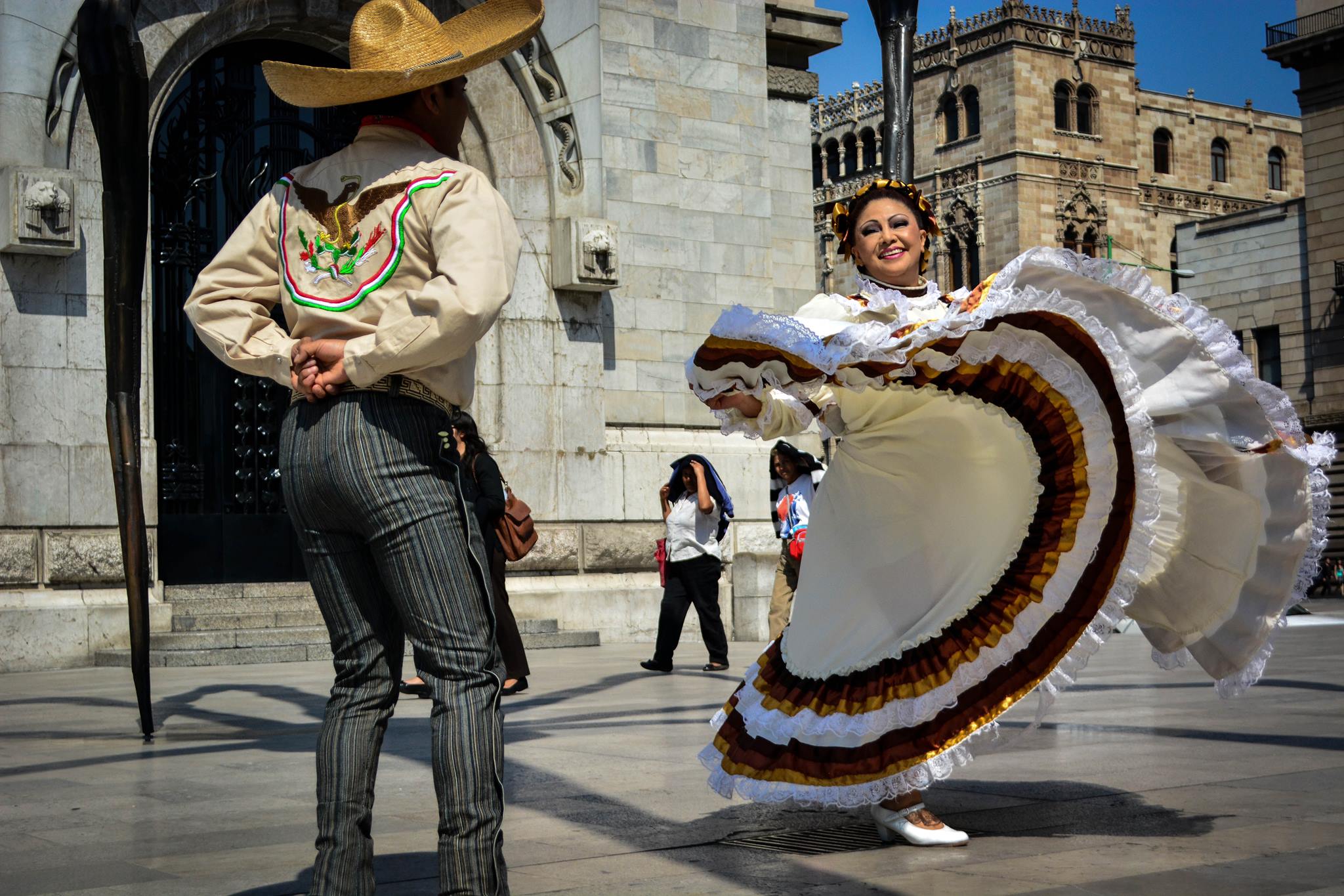 Tere Luna - Singer & Mexican Folkloric Dancer