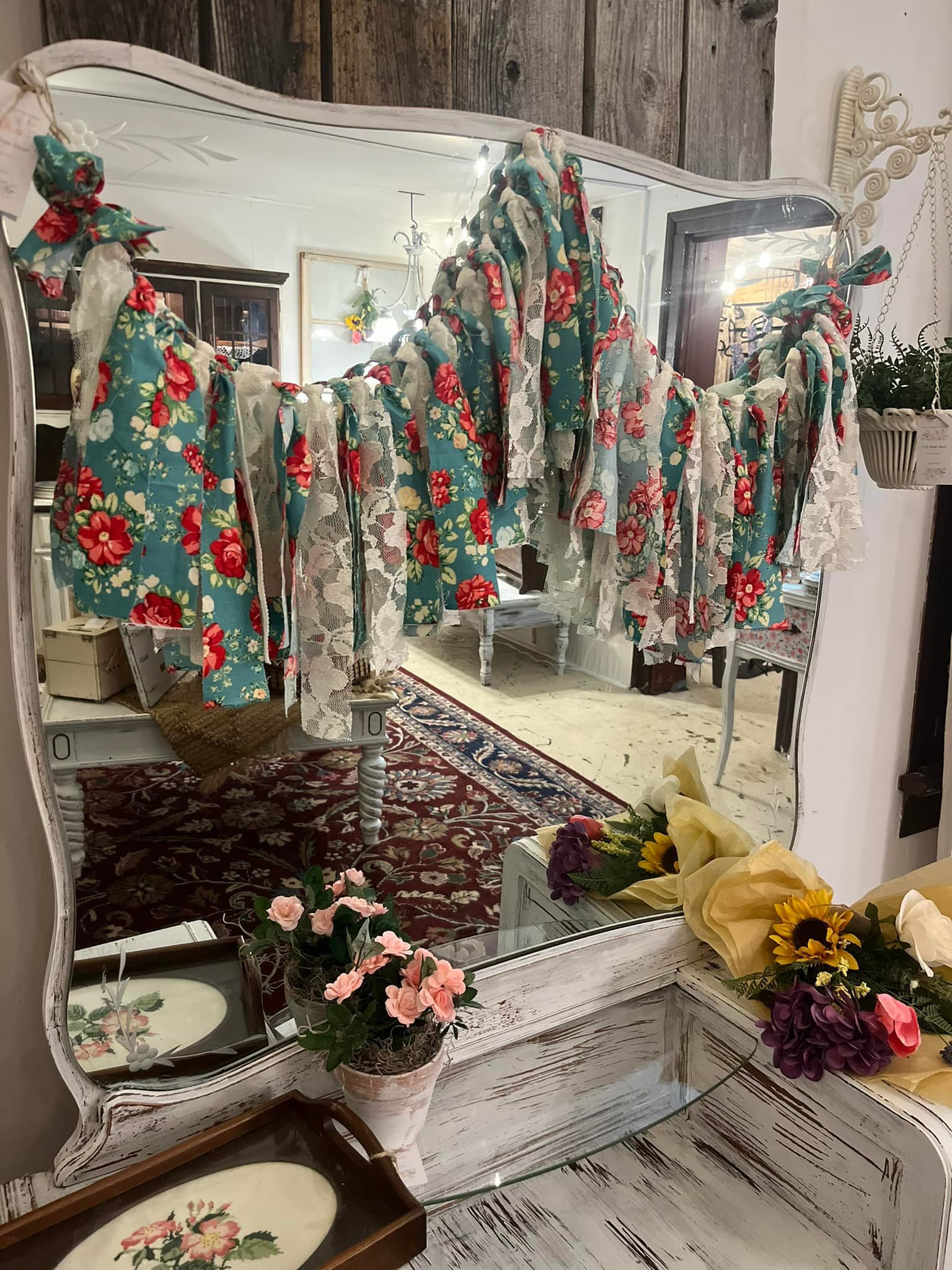 5:16 Home Decor - In keeping with the floral Friday theme... | Facebook