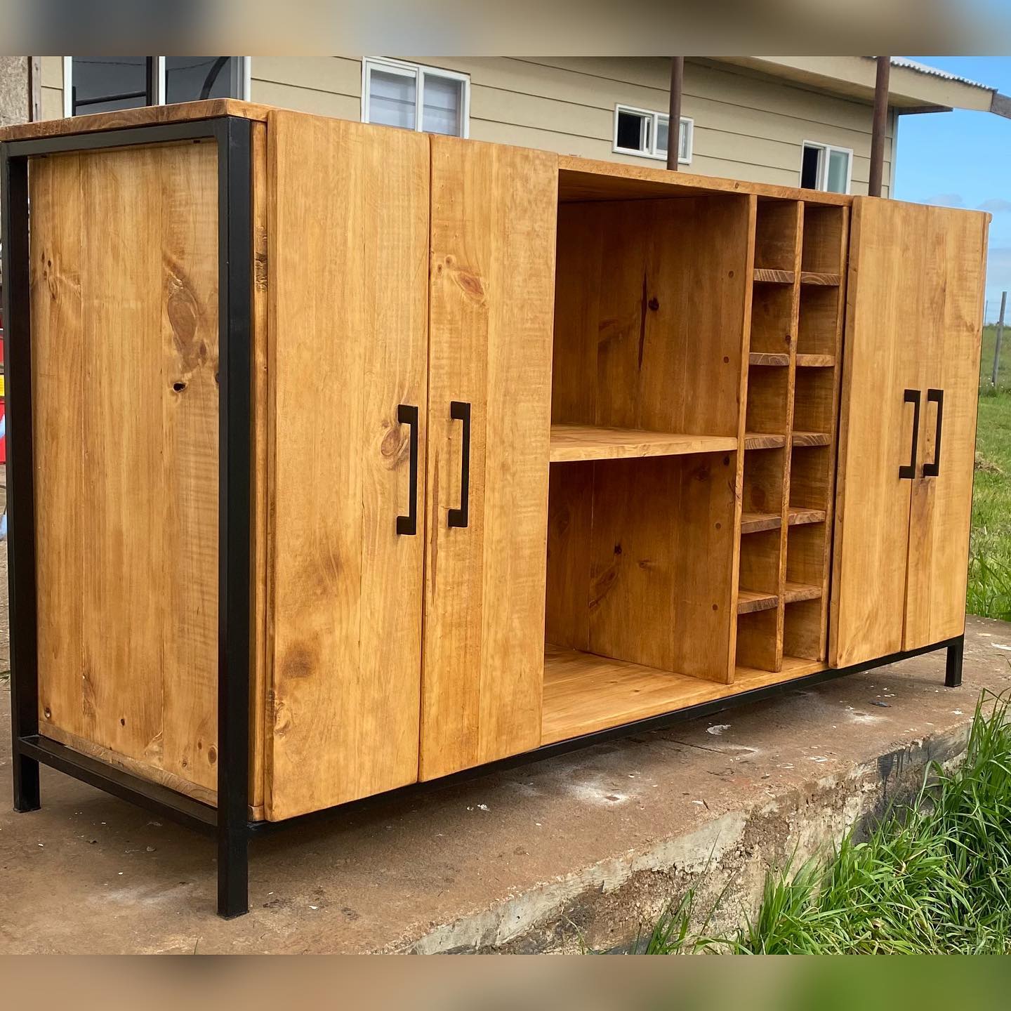 Rack tipo cava estilo industrial . . .... - Muebles ClassArt | Facebook