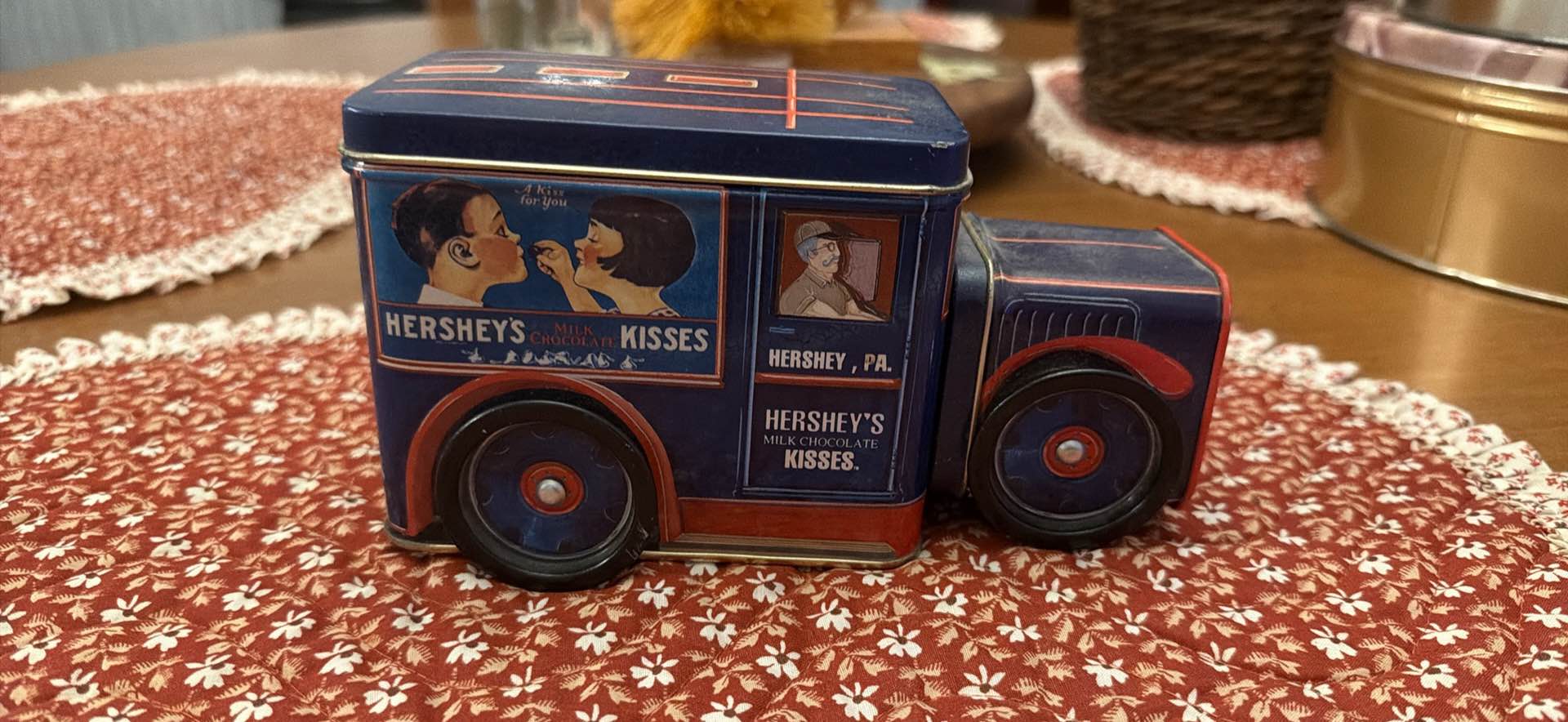 The wheels move! HERSHEY'S KISSES たししぱく粉 HERSHEY HERSHEY,PA