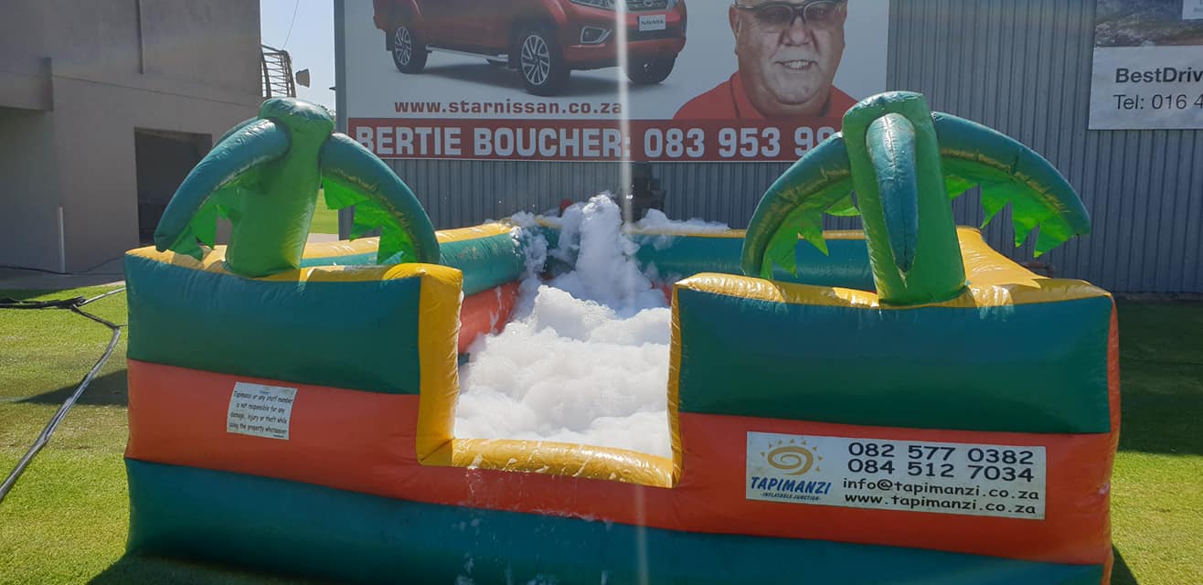 Mobile inflatable obstacle colour rush