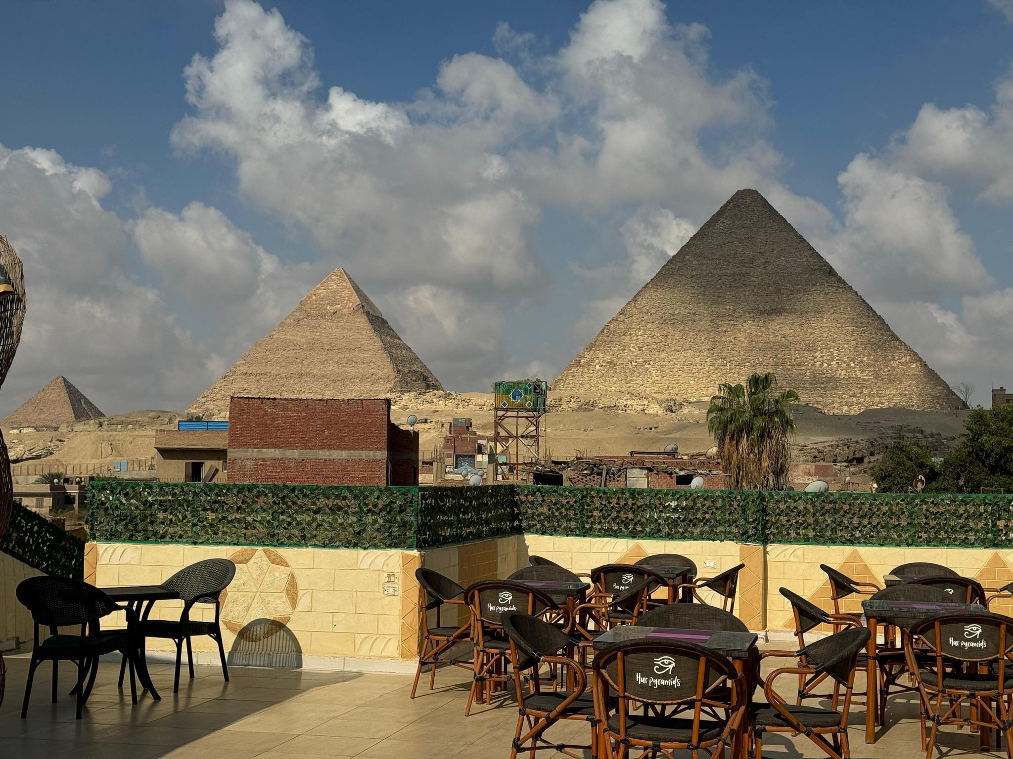 Hur Pyramids inn | Giza