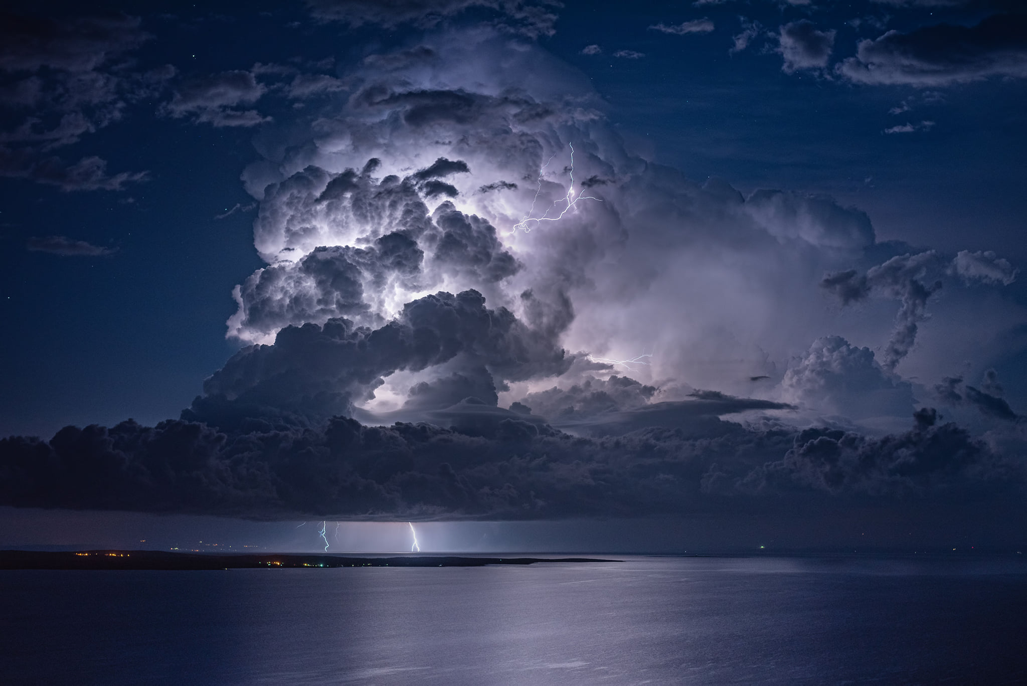 Earth Shaker - #ESPOD | Thunderstorm Updraft Look! Here is a stunning ...