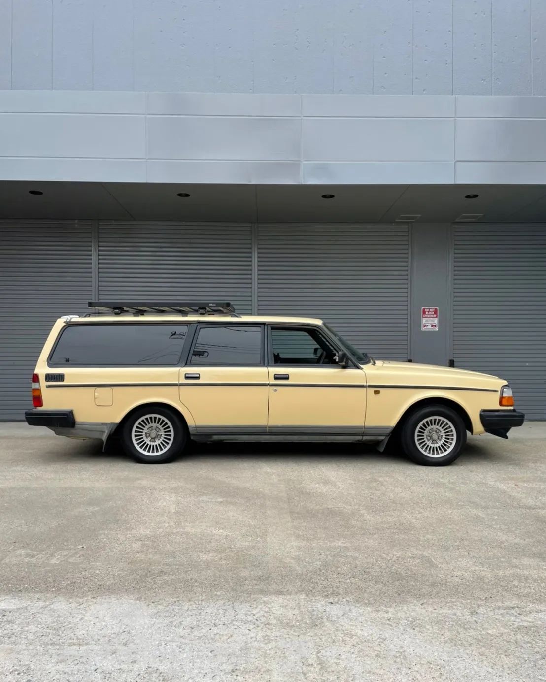 ボルボ240/245 ワゴン4本脚メッキルーフラック 当時物 VOLVO 240 245