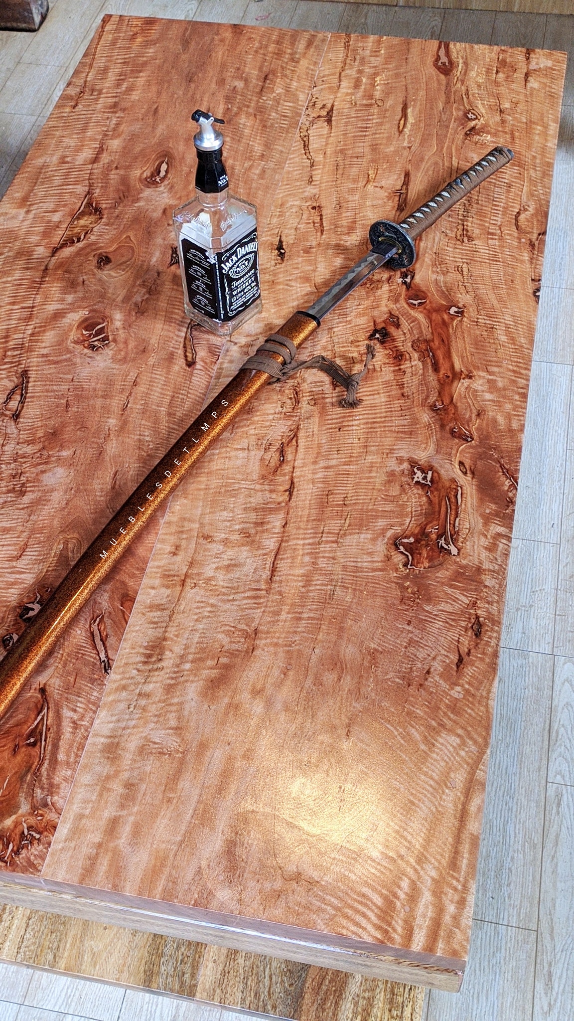 Wood grain at its finest! You tell... - Muebles de Talampas