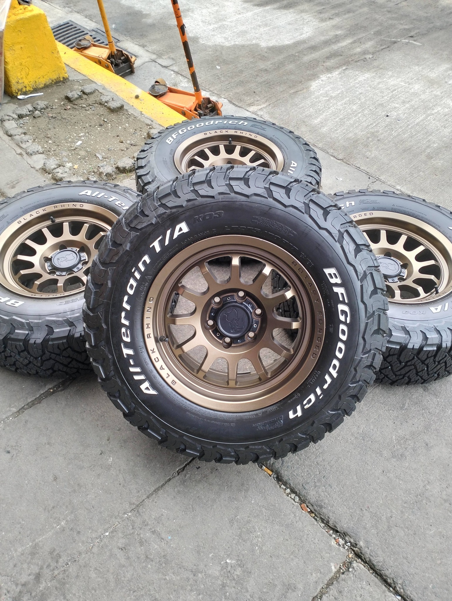 17” Black Rhino wheels and BFGoodrich All-Terrain KO2 tires on