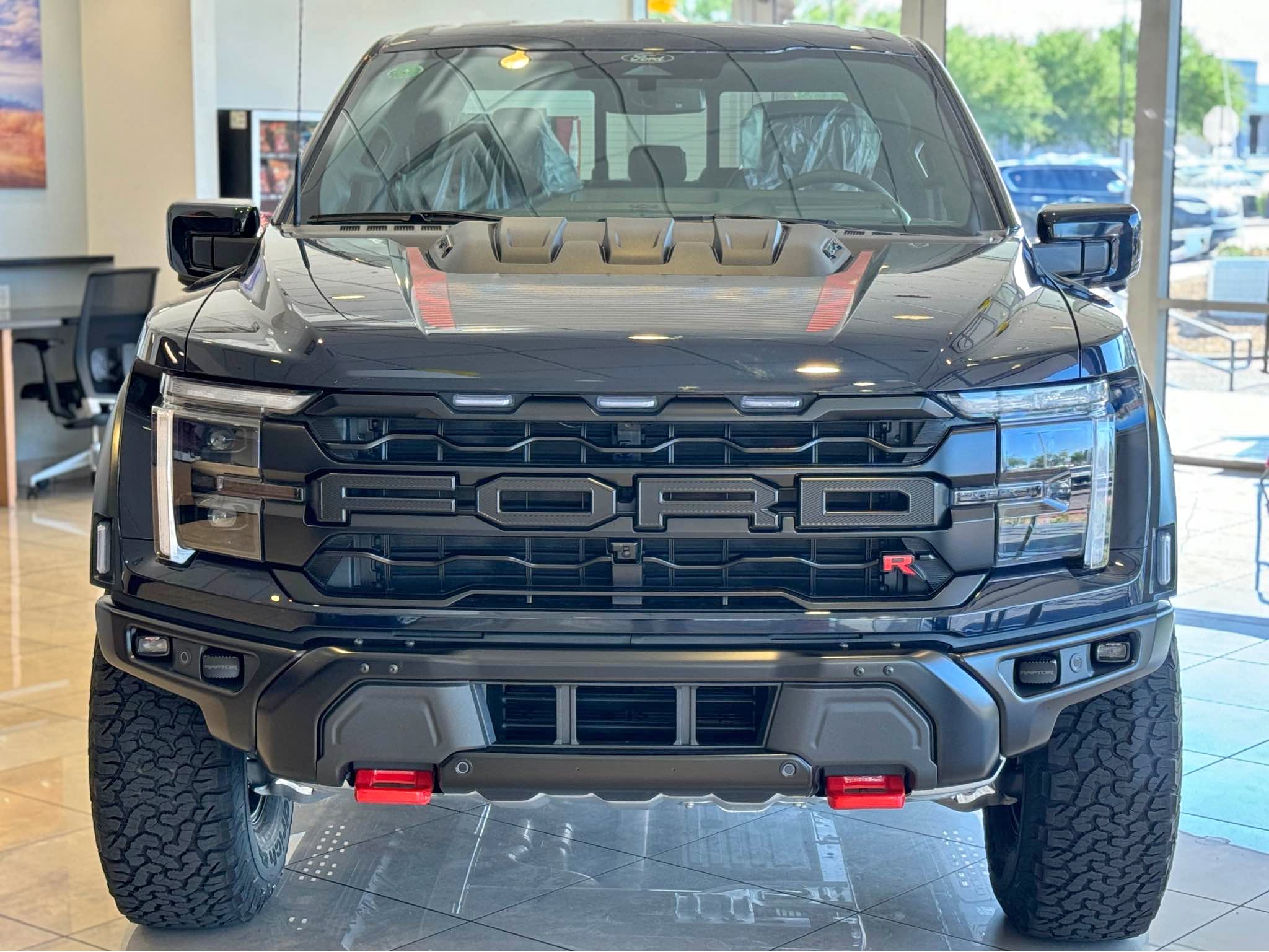 2025 Ford f-150 raptor · R V8 5.2 Supercharged