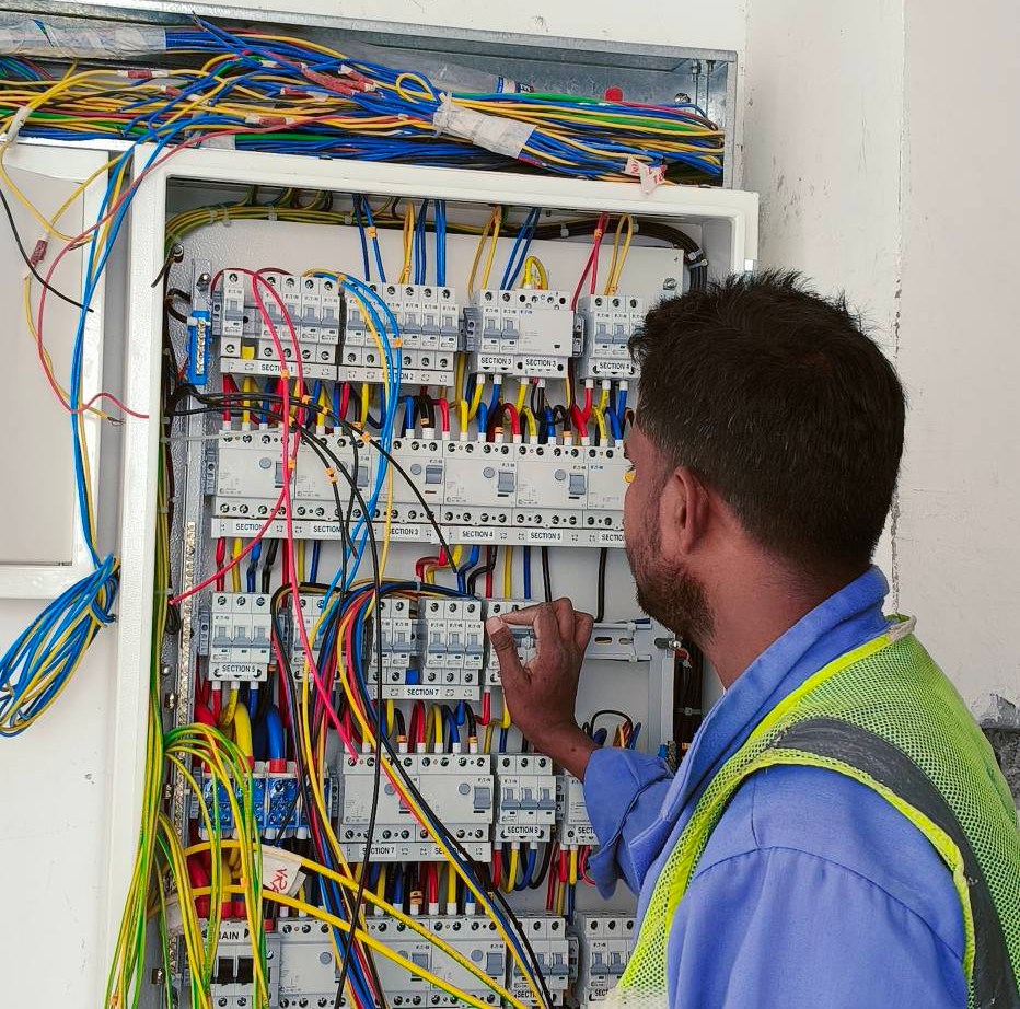 Mumbai ki sadko pe #electrician #mumbailife | Rakesh Rajbhar