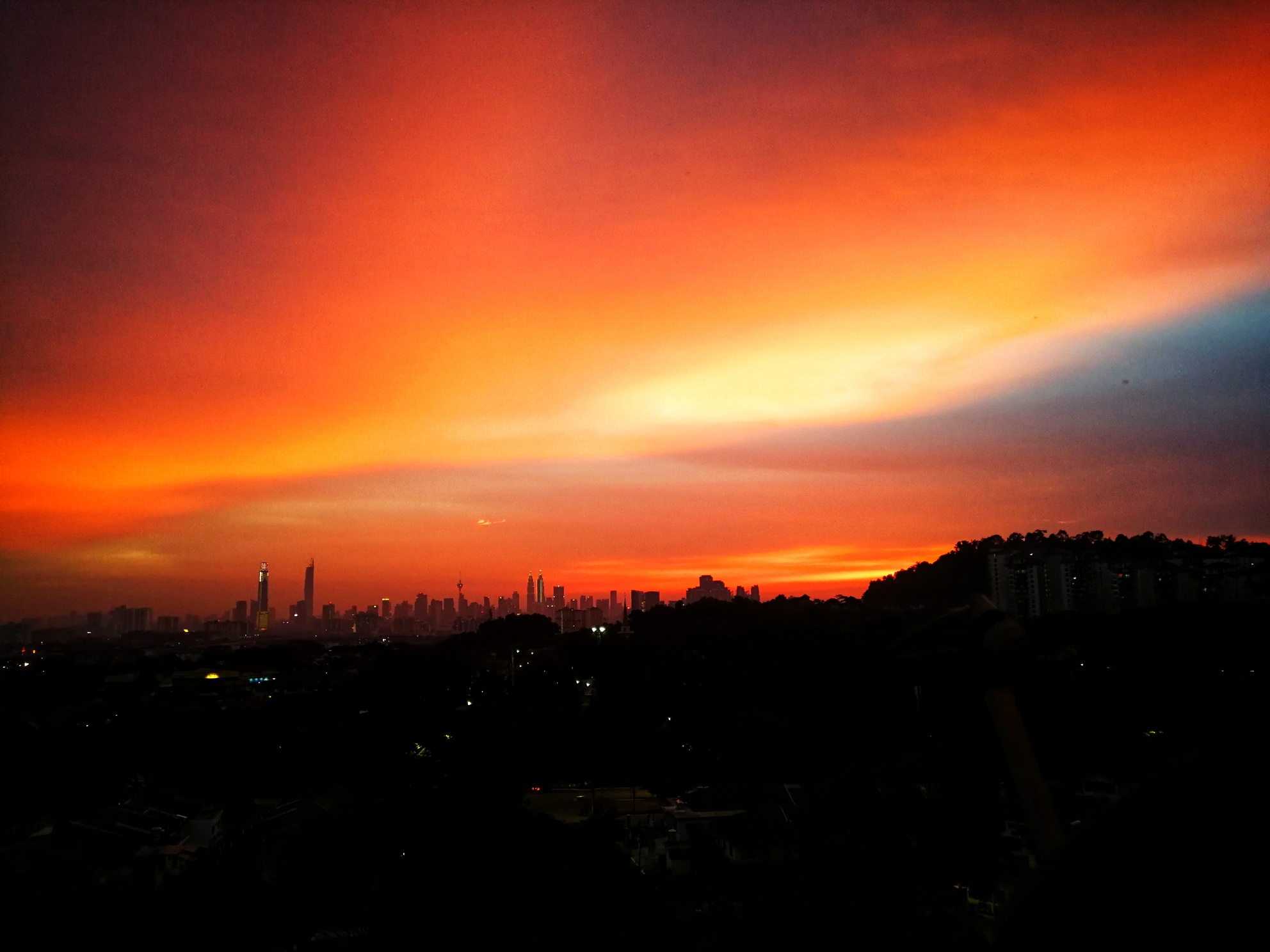jordan温绍平 - 今天的夕阳..又一次美艳到来又很妩媚的景色。。。...