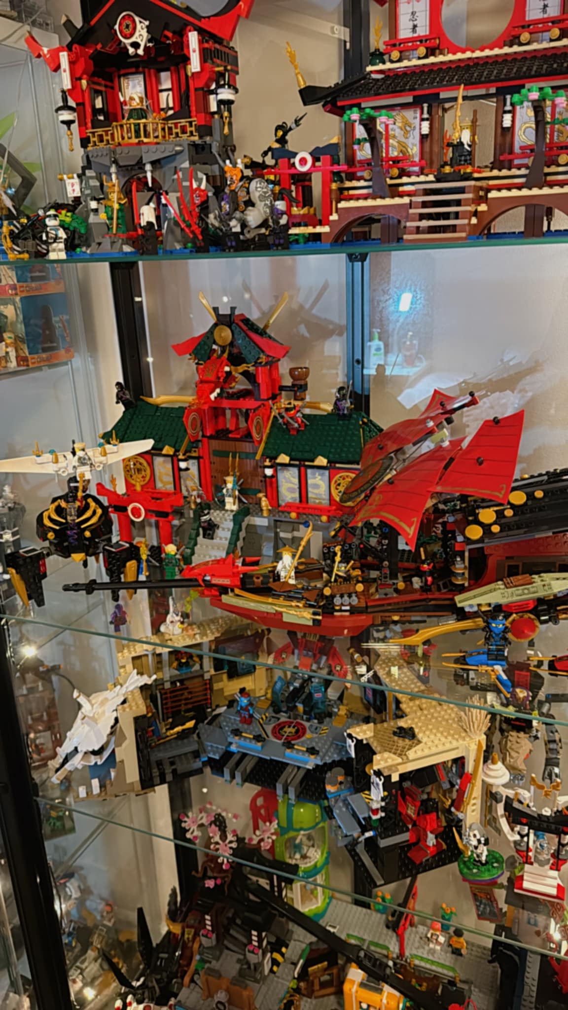 Open-box LEGO Ninjago set 71791. This 307-piece building set
