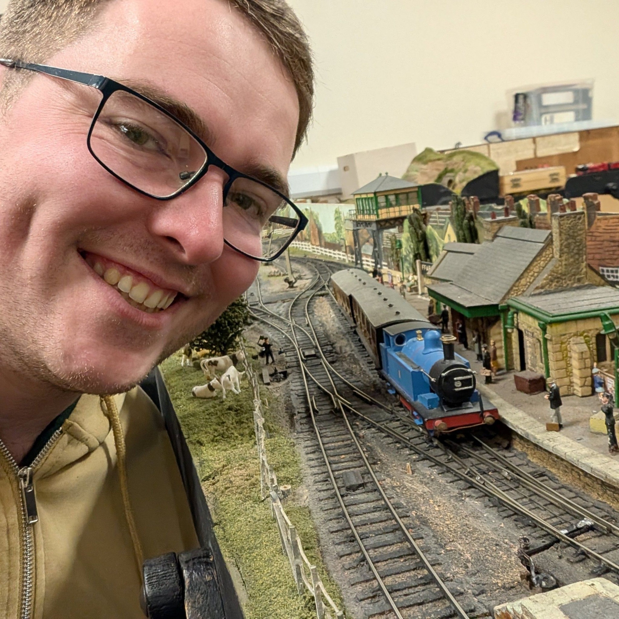 Narrow Gauge Enthusiasts Group | Lyd passing Snowdon Mill with ...